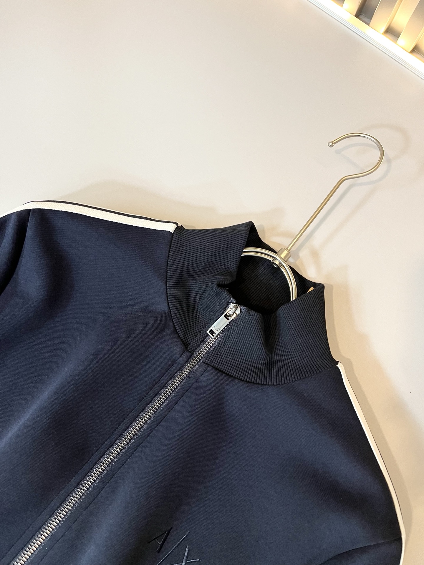  Arman阿*尼2025秋冬新款男士休闲套装原单代工厂订单，标志字母logo图案刺绣设计！简洁的设计精