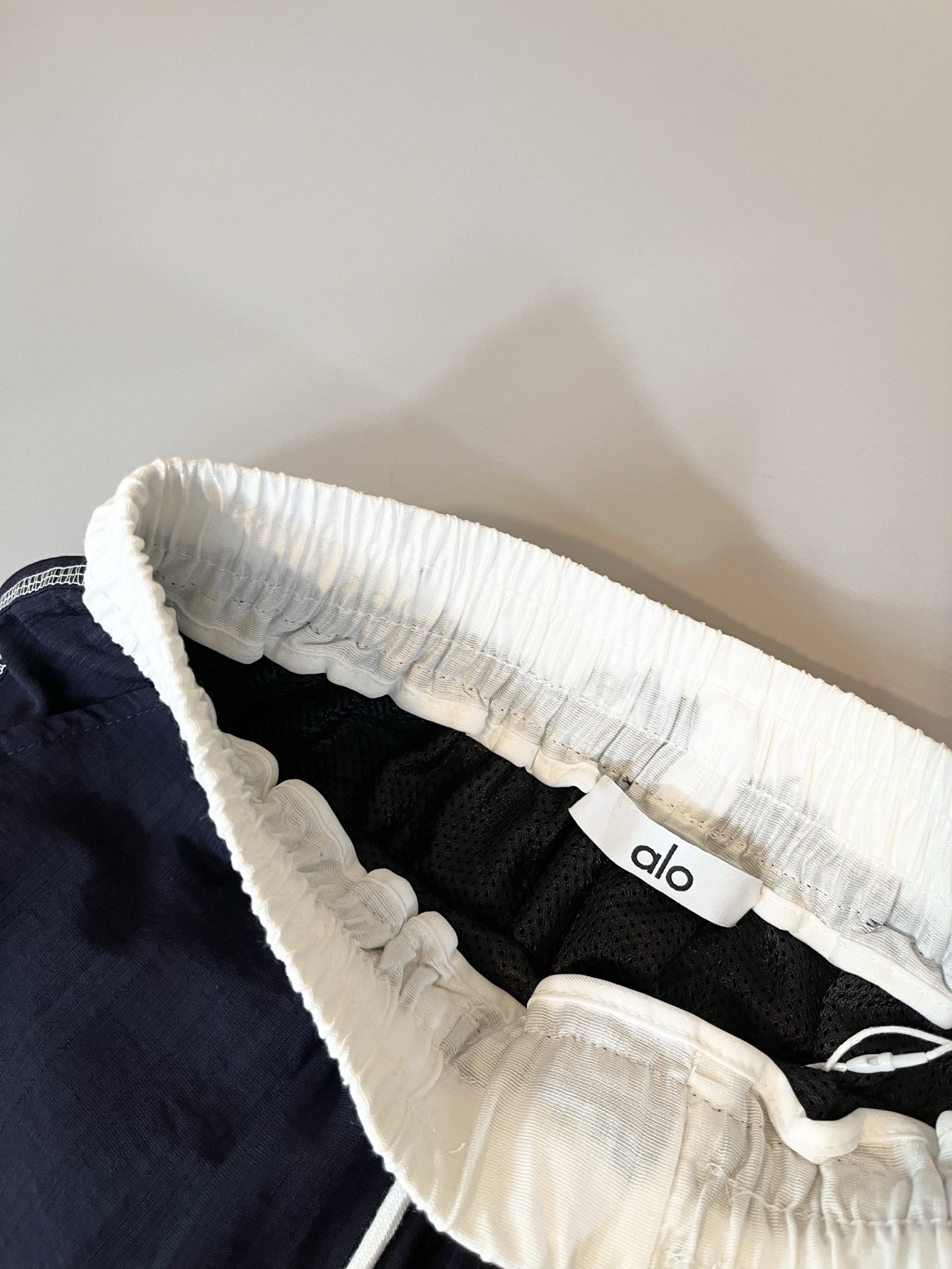   Alo 2025春夏新款男士休闲裤，高端品质之选……一款休闲裤兼备的百搭裤装，也是男士衣橱里不可缺少