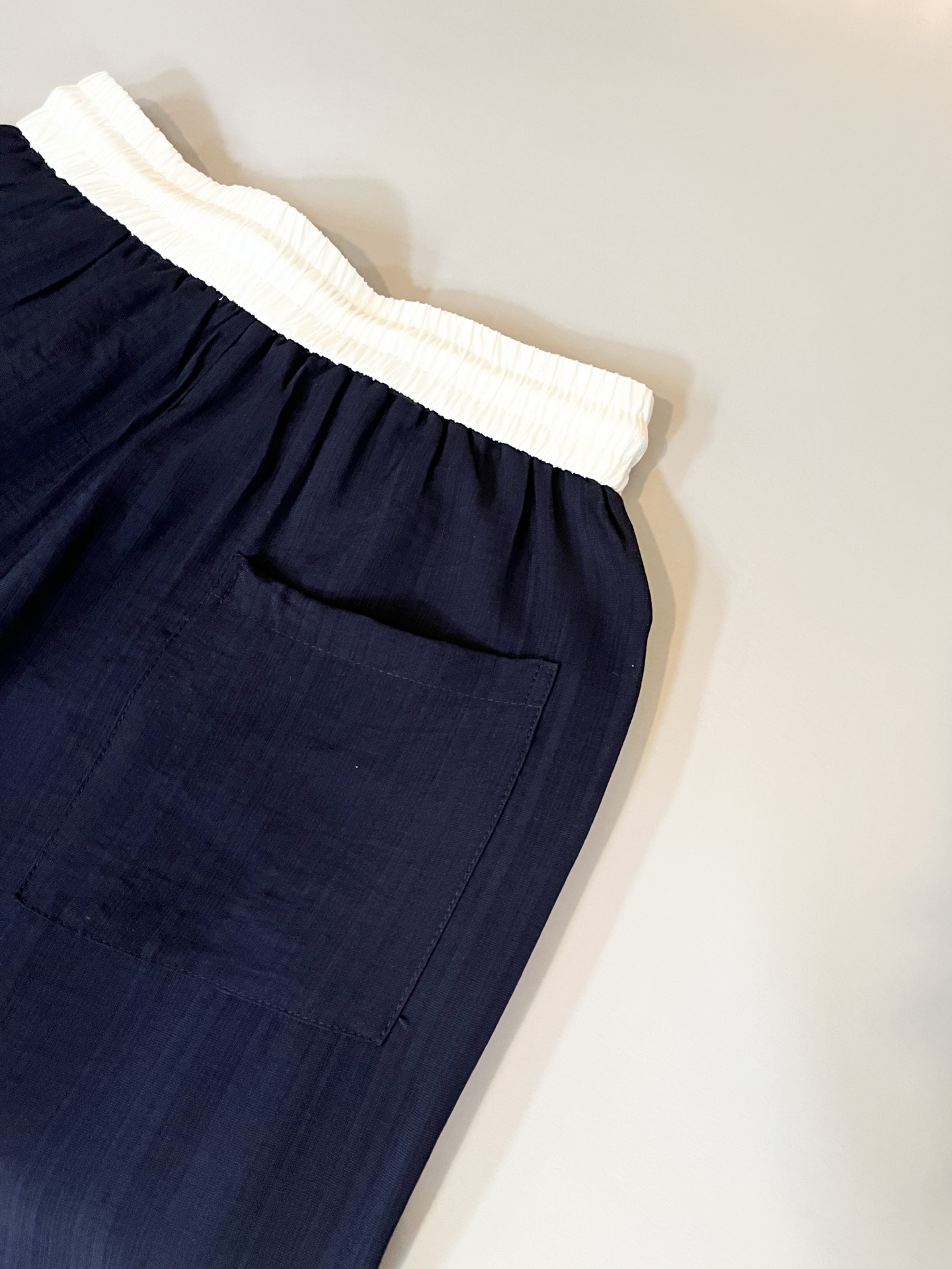   Alo 2025春夏新款男士休闲裤，高端品质之选……一款休闲裤兼备的百搭裤装，也是男士衣橱里不可缺少