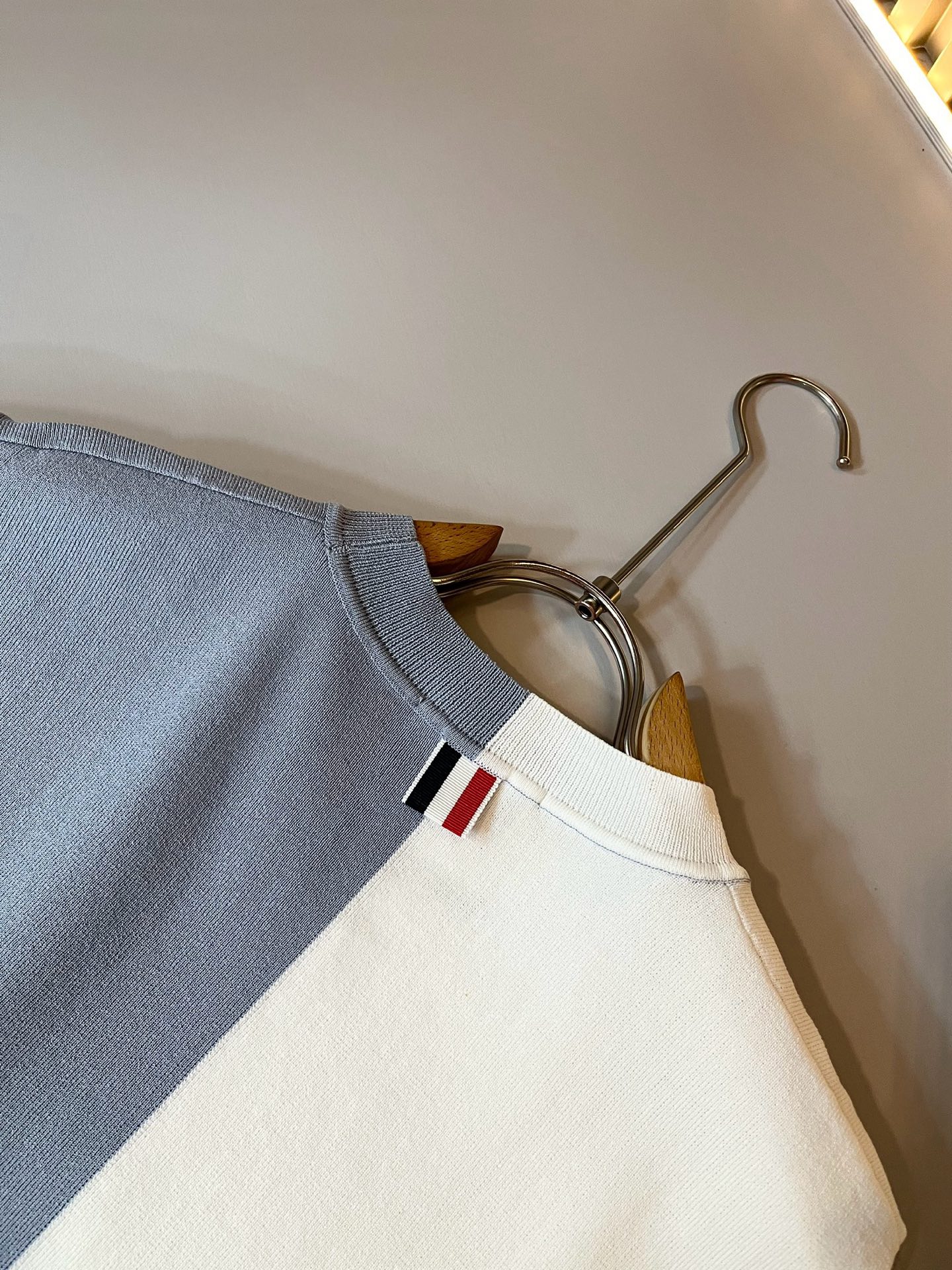 ThomBrow*e汤姆*朗 ~2025春夏新款短袖伊力特针织面料！官网同步有售，独特设计魅力，非常高端