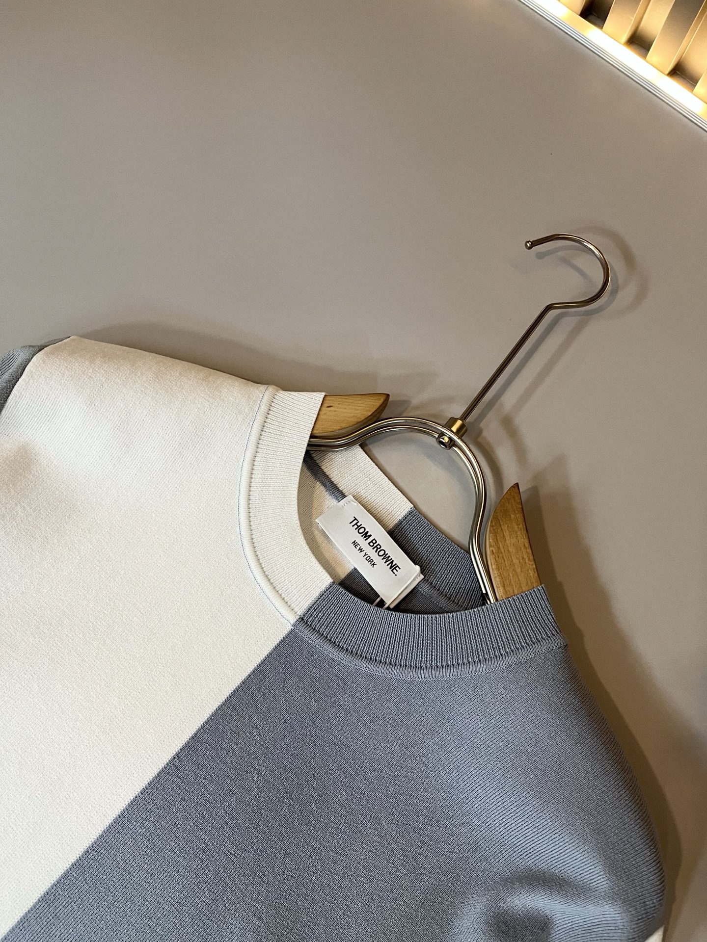 ThomBrow*e汤姆*朗 ~2025春夏新款短袖伊力特针织面料！官网同步有售，独特设计魅力，非常高端