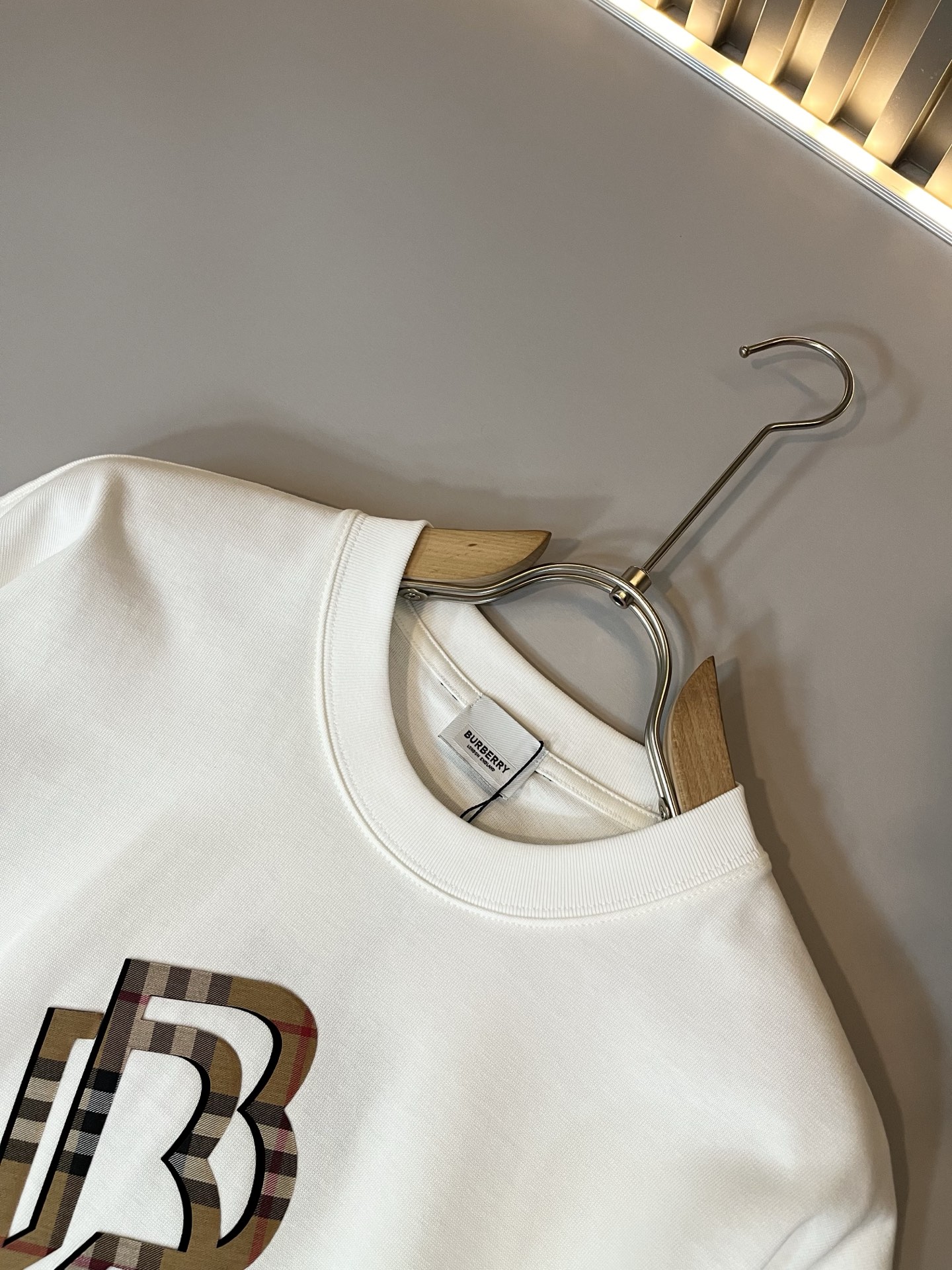   BURBER*Y巴*莉2025春夏新品男女同款👫短袖T恤，重磅来袭，最近比较火热的环保纯棉面料制作而