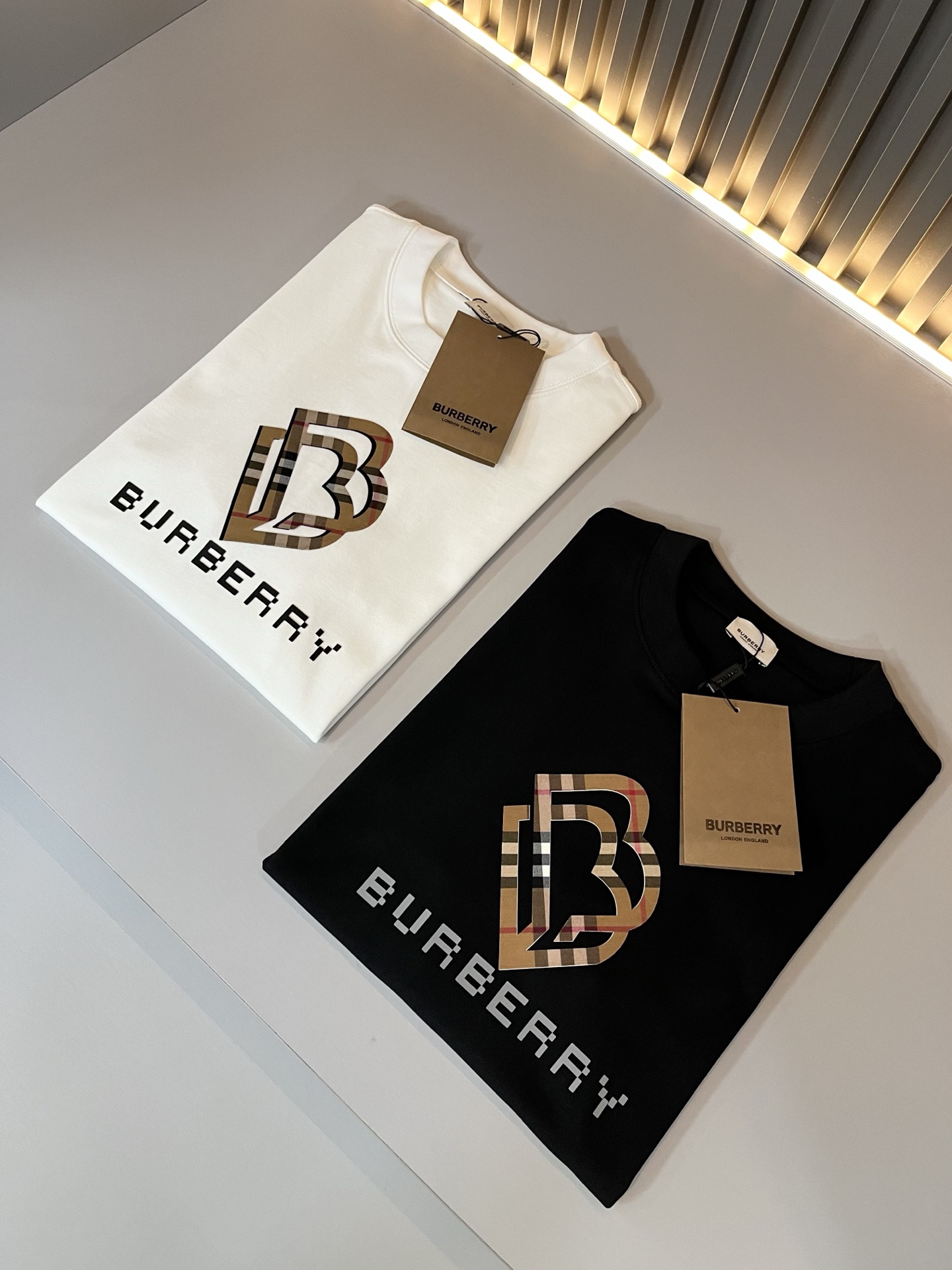   BURBER*Y巴*莉2025春夏新品男女同款👫短袖T恤，重磅来袭，最近比较火热的环保纯棉面料制作而