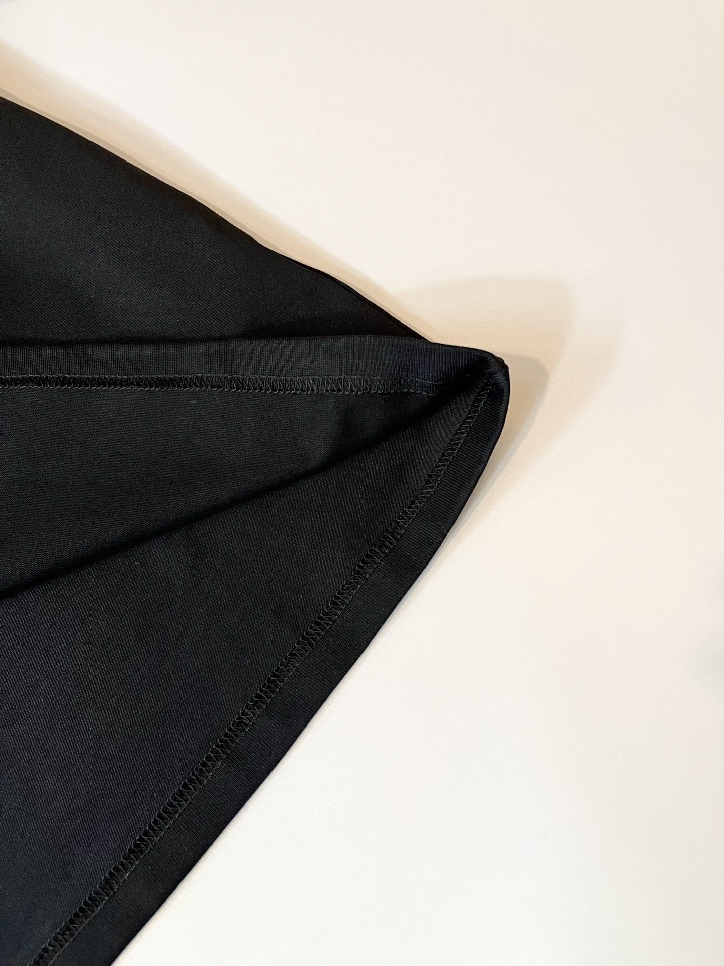   BURBER*Y巴*莉2025春夏新品男女同款👫短袖T恤，重磅来袭，最近比较火热的环保纯棉面料制作而