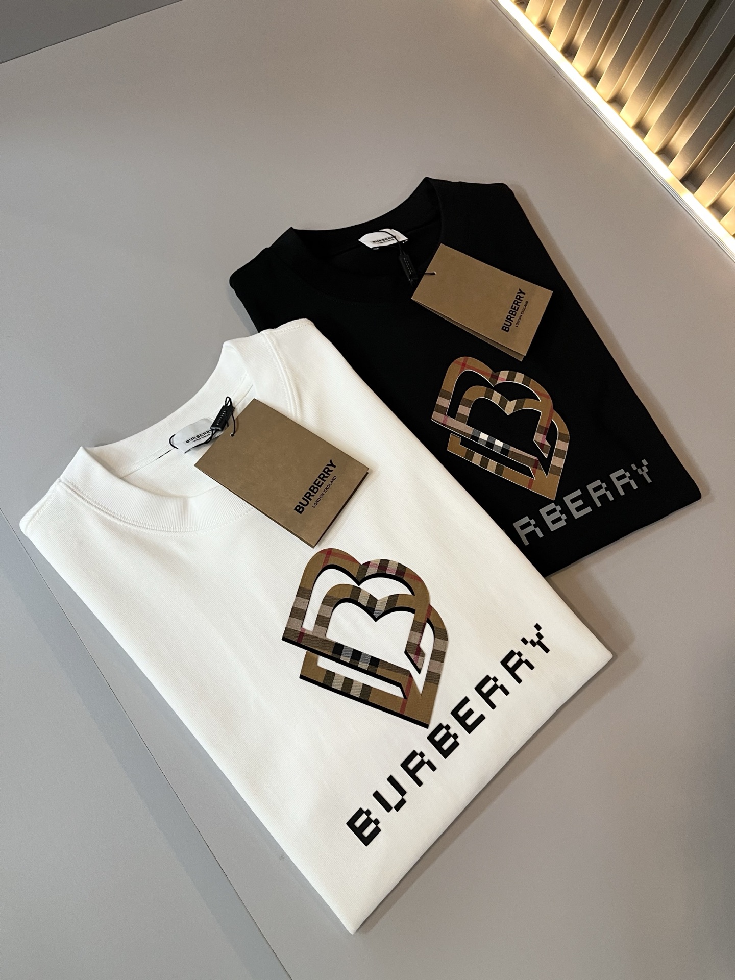   BURBER*Y巴*莉2025春夏新品男女同款👫短袖T恤，重磅来袭，最近比较火热的环保纯棉面料制作而