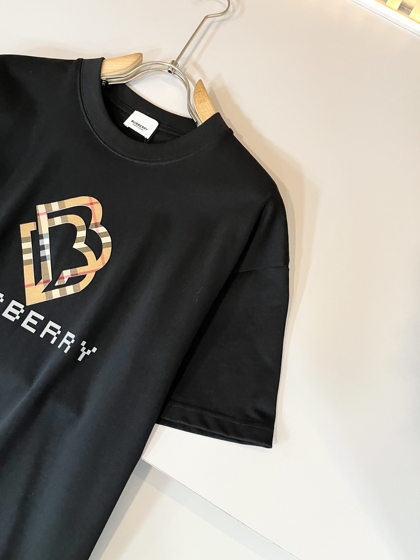   BURBER*Y巴*莉2025春夏新品男女同款👫短袖T恤，重磅来袭，最近比较火热的环保纯棉面料制作而