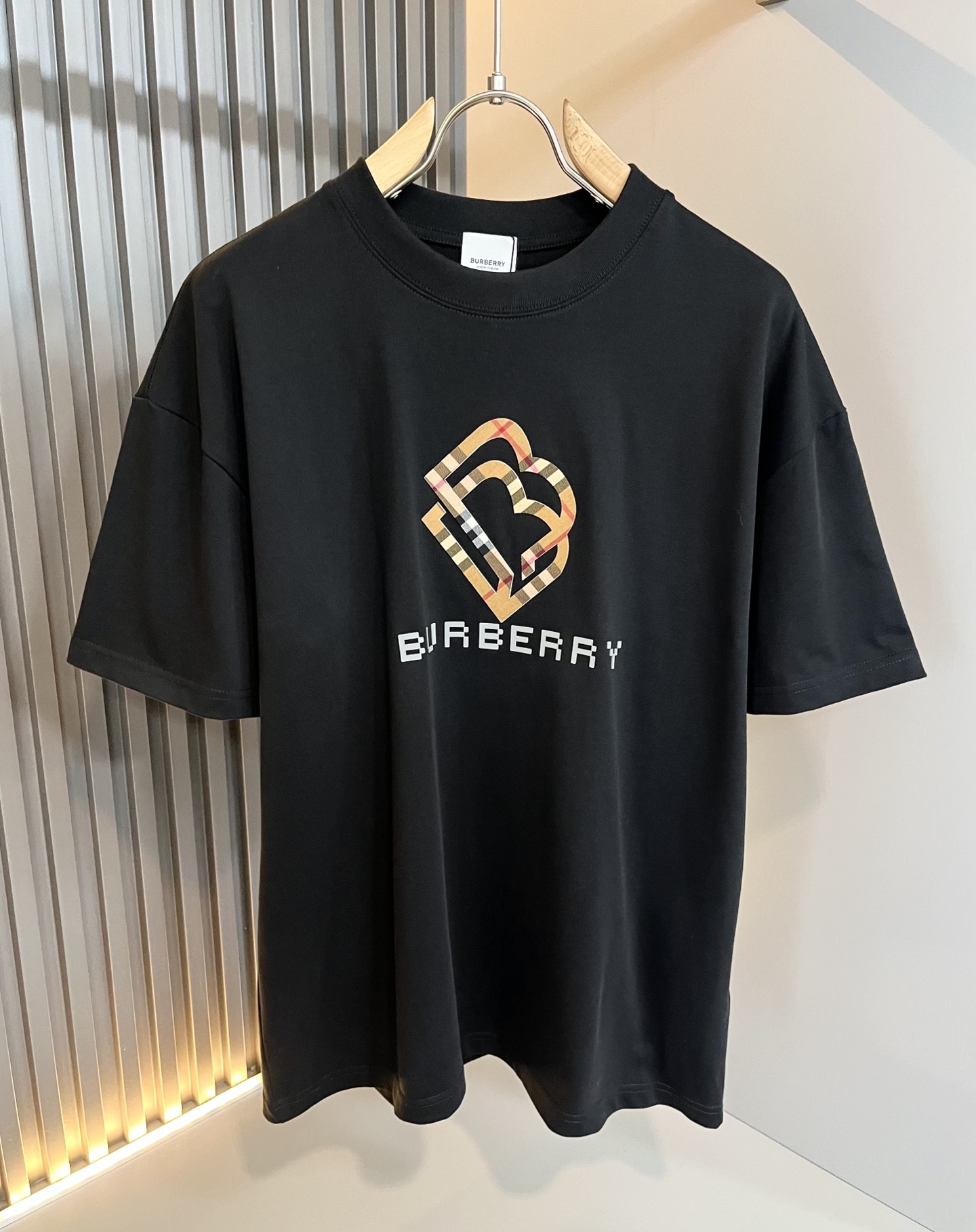   BURBER*Y巴*莉2025春夏新品男女同款👫短袖T恤，重磅来袭，最近比较火热的环保纯棉面料制作而