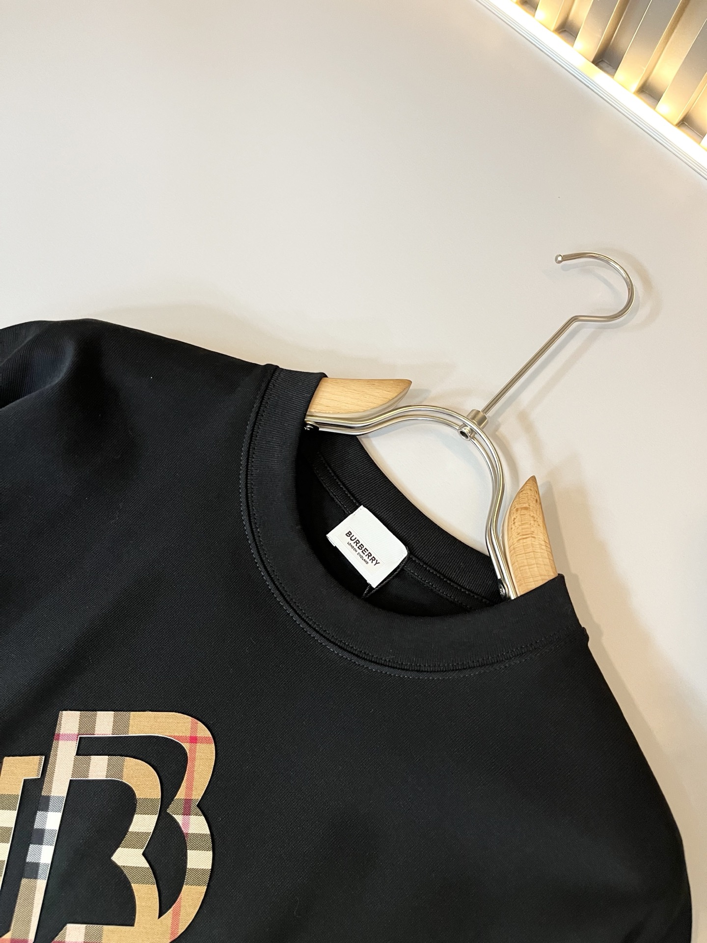   BURBER*Y巴*莉2025春夏新品男女同款👫短袖T恤，重磅来袭，最近比较火热的环保纯棉面料制作而