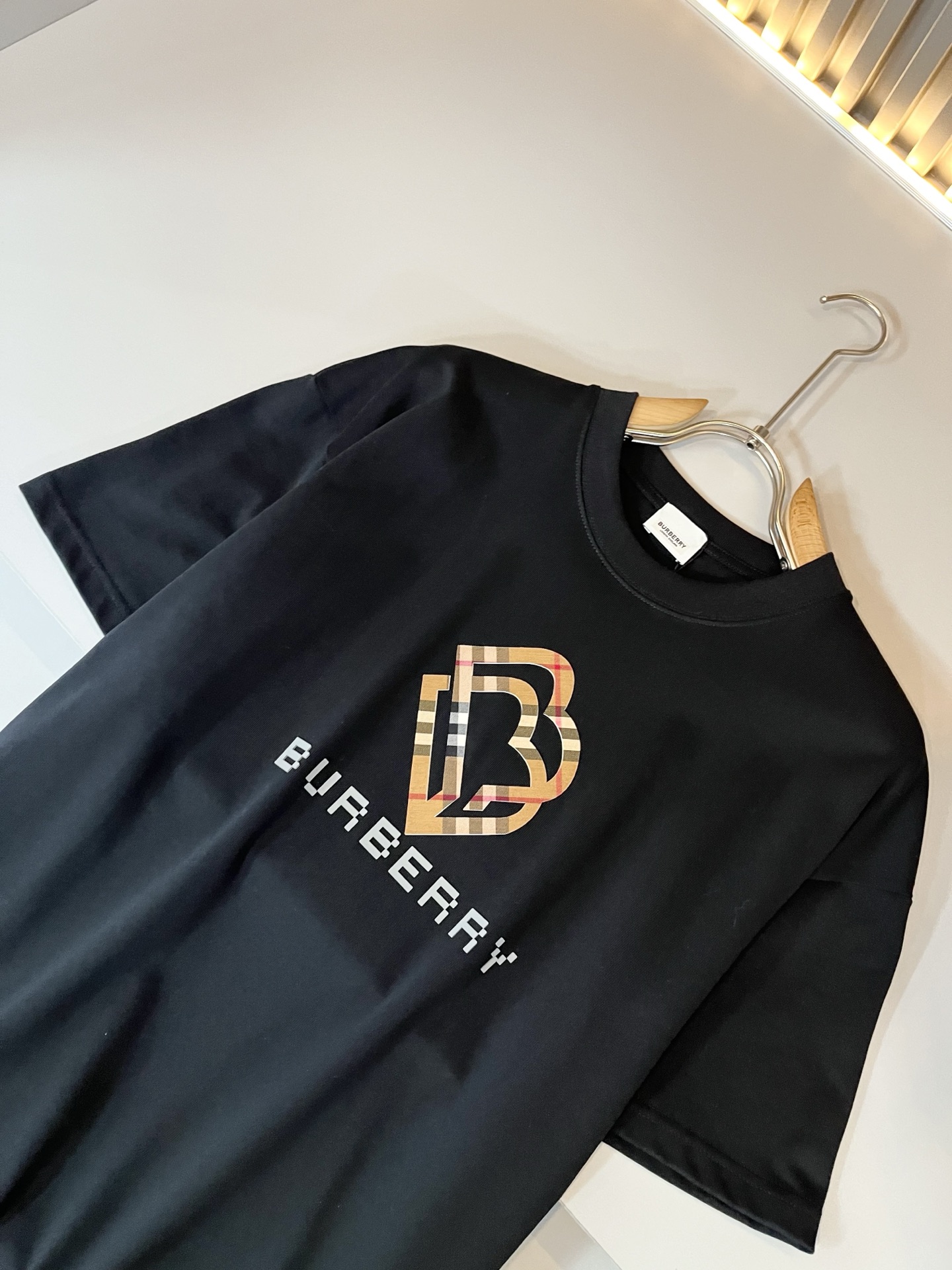   BURBER*Y巴*莉2025春夏新品男女同款👫短袖T恤，重磅来袭，最近比较火热的环保纯棉面料制作而