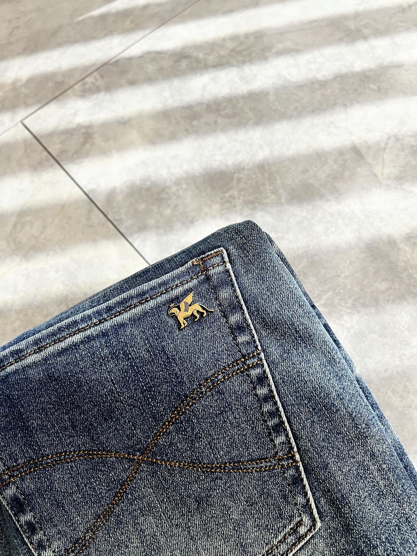  BC-Brunello Cucineli 2025春夏新品男士时装款高端休闲牛仔裤，香港洋行渠道货，日