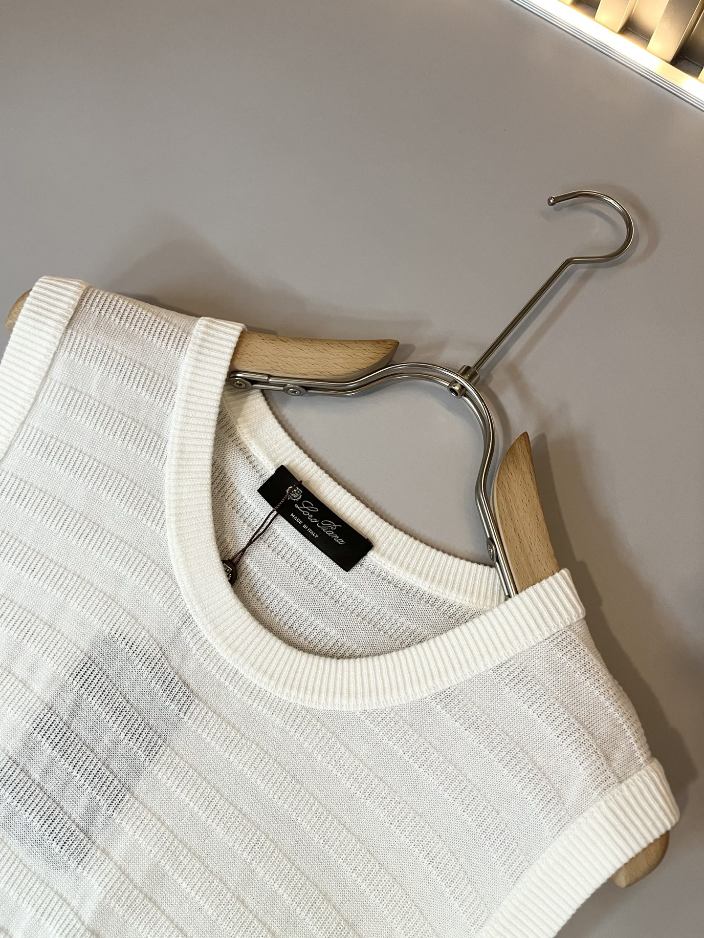 Loro Piana诺悠翩雅 2025春夏男士最新的贸易订单针织背心，全品相！！上身舒适透气，不僵硬，整