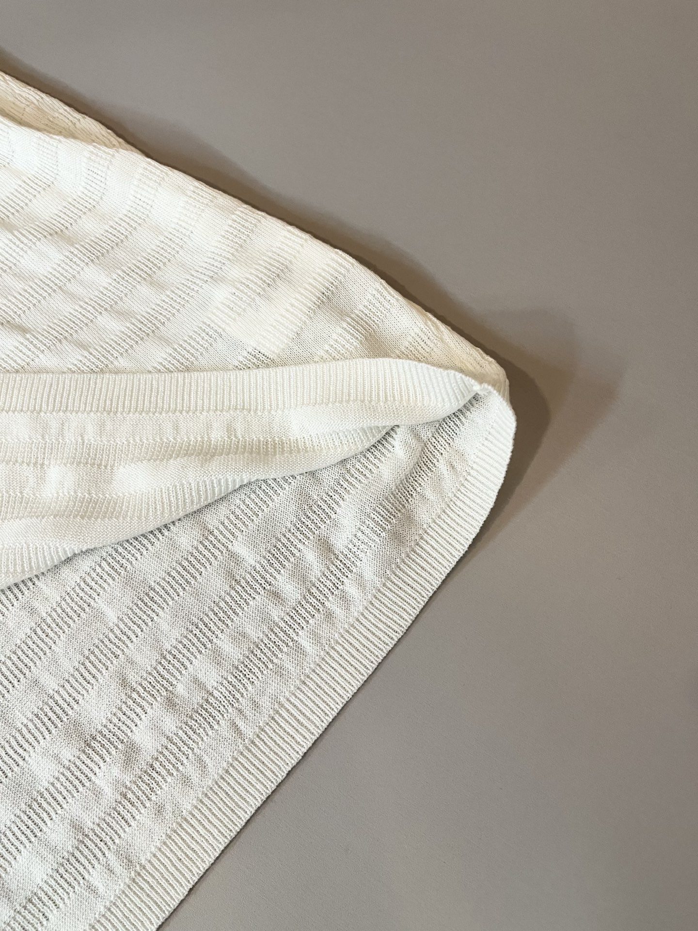 Loro Piana诺悠翩雅 2025春夏男士最新的贸易订单针织背心，全品相！！上身舒适透气，不僵硬，整