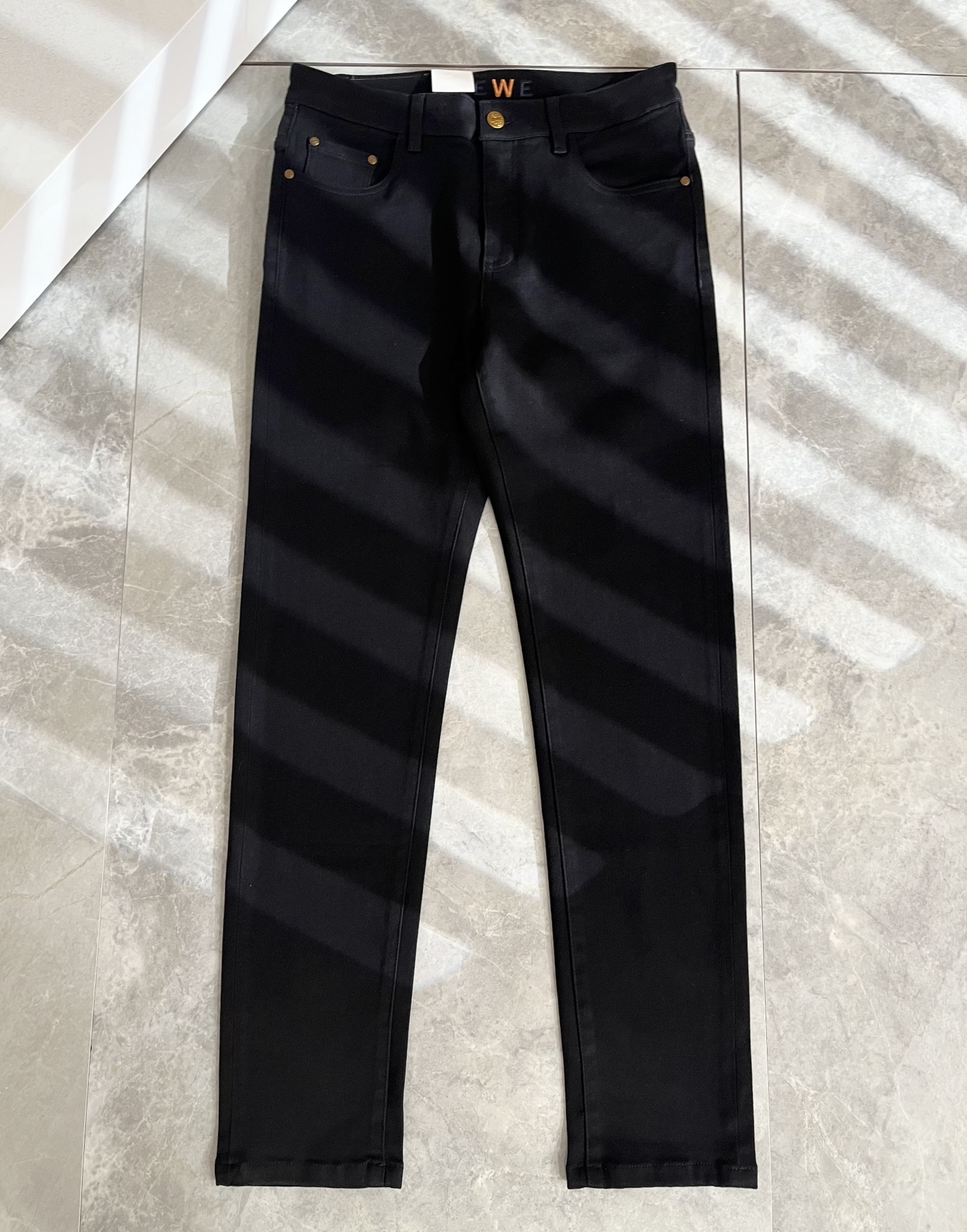    LO*WE/罗*威2025春夏新品男士时装款高端休闲裤，香港洋行渠道货，日本原厂出品，纯血统品质，