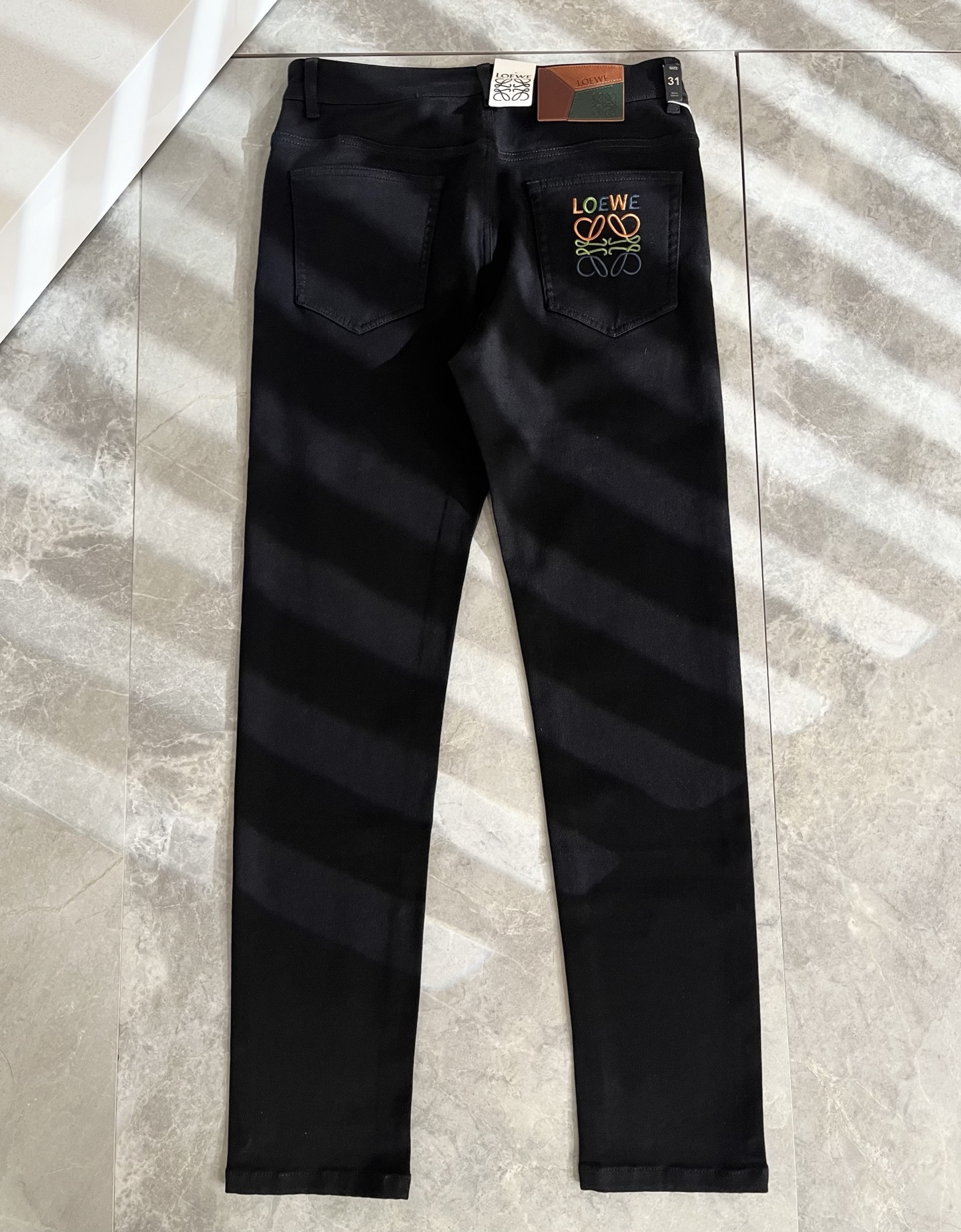    LO*WE/罗*威2025春夏新品男士时装款高端休闲裤，香港洋行渠道货，日本原厂出品，纯血统品质，