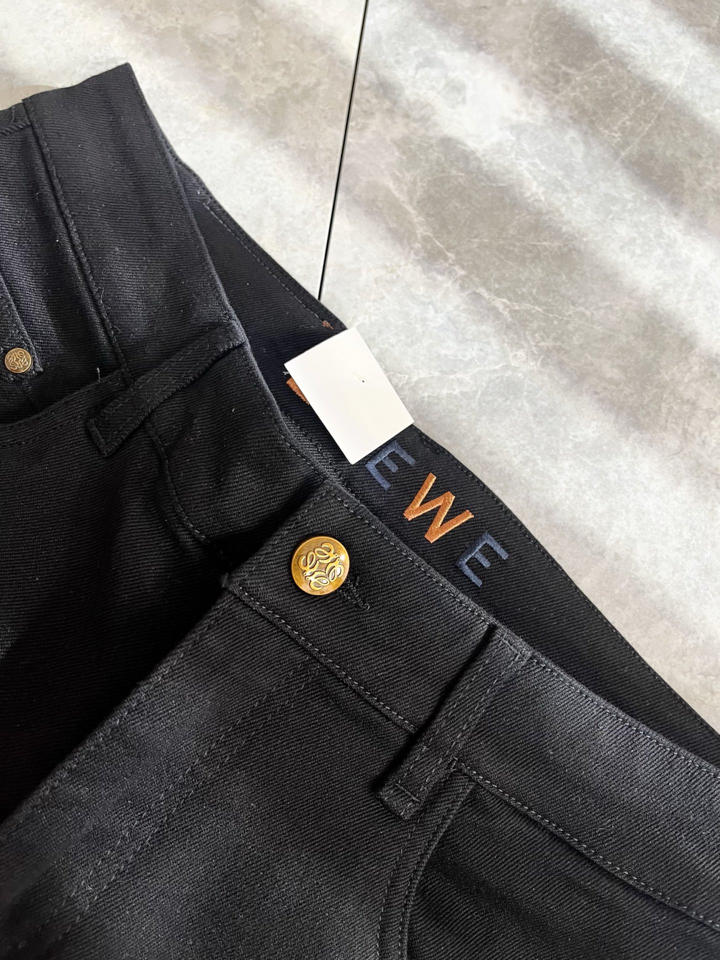    LO*WE/罗*威2025春夏新品男士时装款高端休闲裤，香港洋行渠道货，日本原厂出品，纯血统品质，