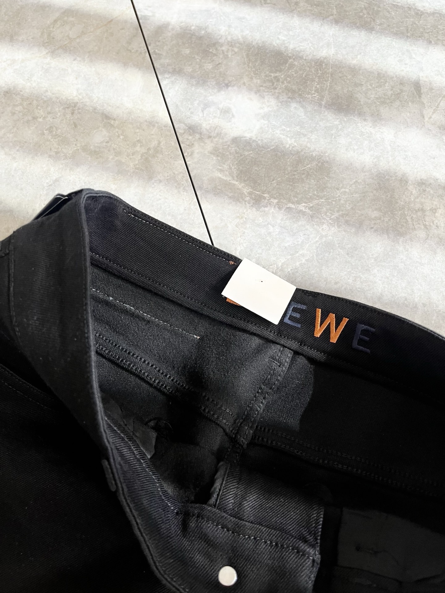    LO*WE/罗*威2025春夏新品男士时装款高端休闲裤，香港洋行渠道货，日本原厂出品，纯血统品质，