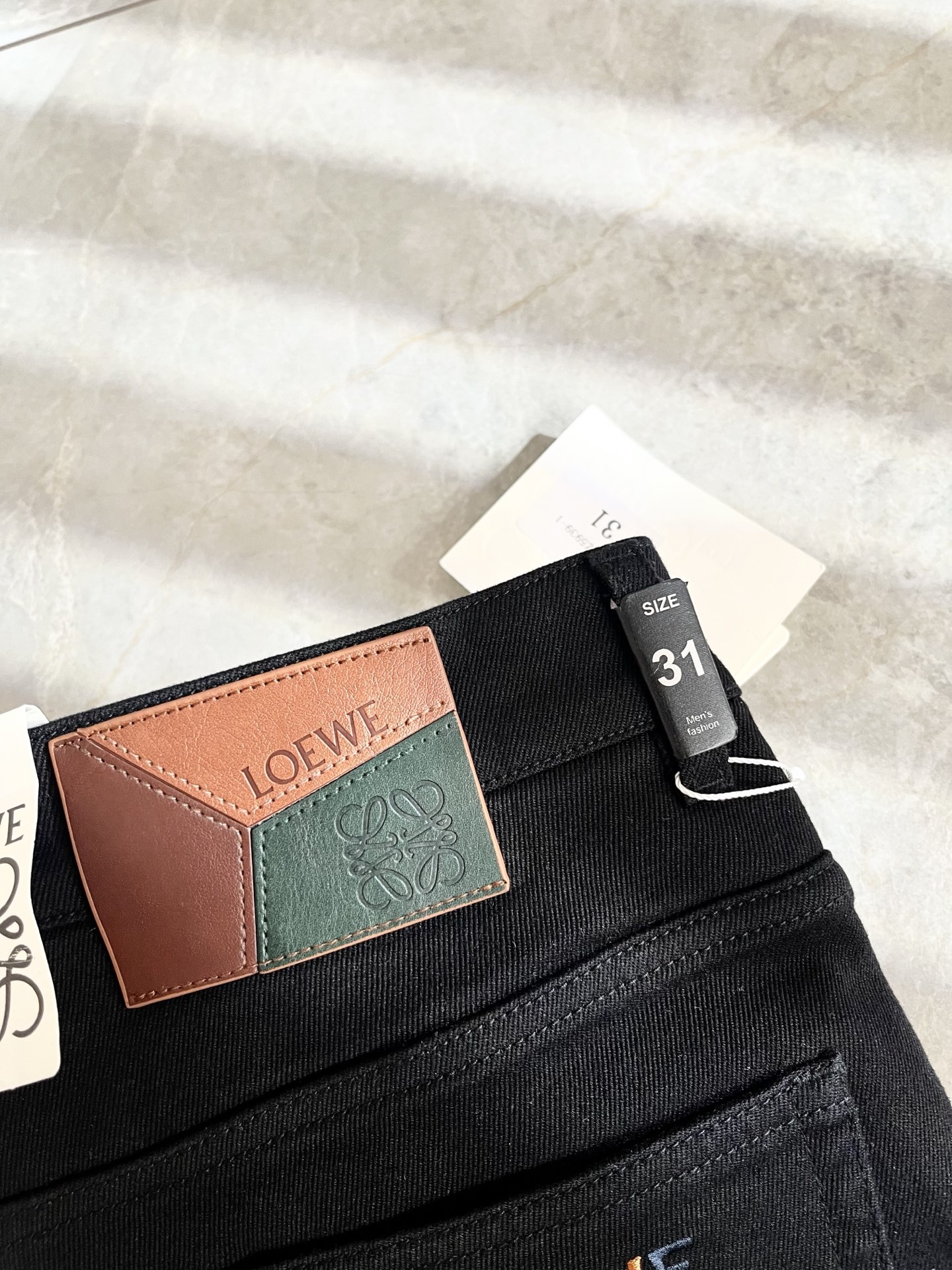    LO*WE/罗*威2025春夏新品男士时装款高端休闲裤，香港洋行渠道货，日本原厂出品，纯血统品质，