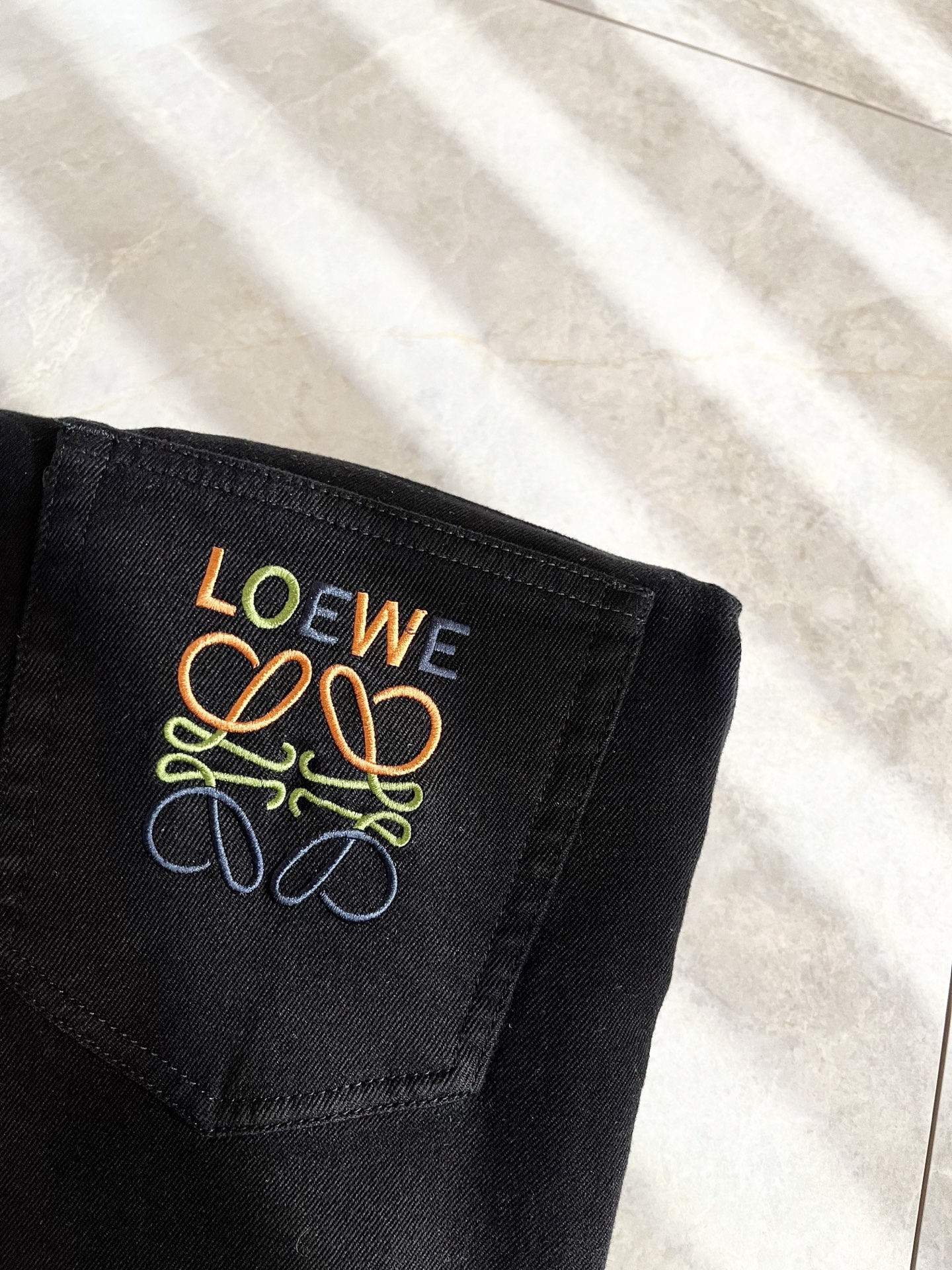    LO*WE/罗*威2025春夏新品男士时装款高端休闲裤，香港洋行渠道货，日本原厂出品，纯血统品质，