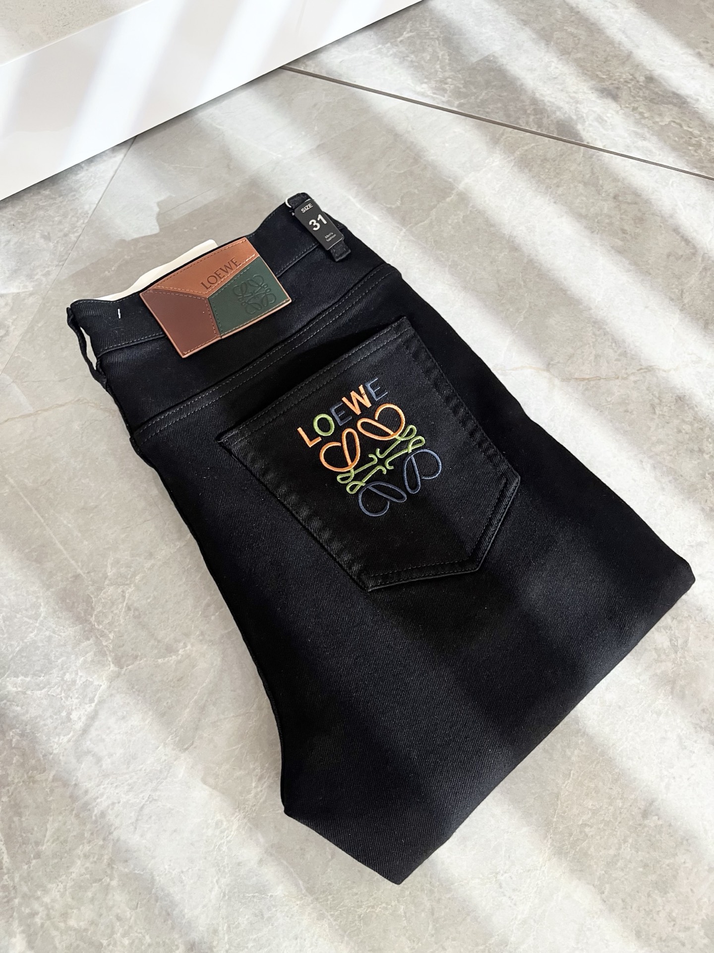    LO*WE/罗*威2025春夏新品男士时装款高端休闲裤，香港洋行渠道货，日本原厂出品，纯血统品质，