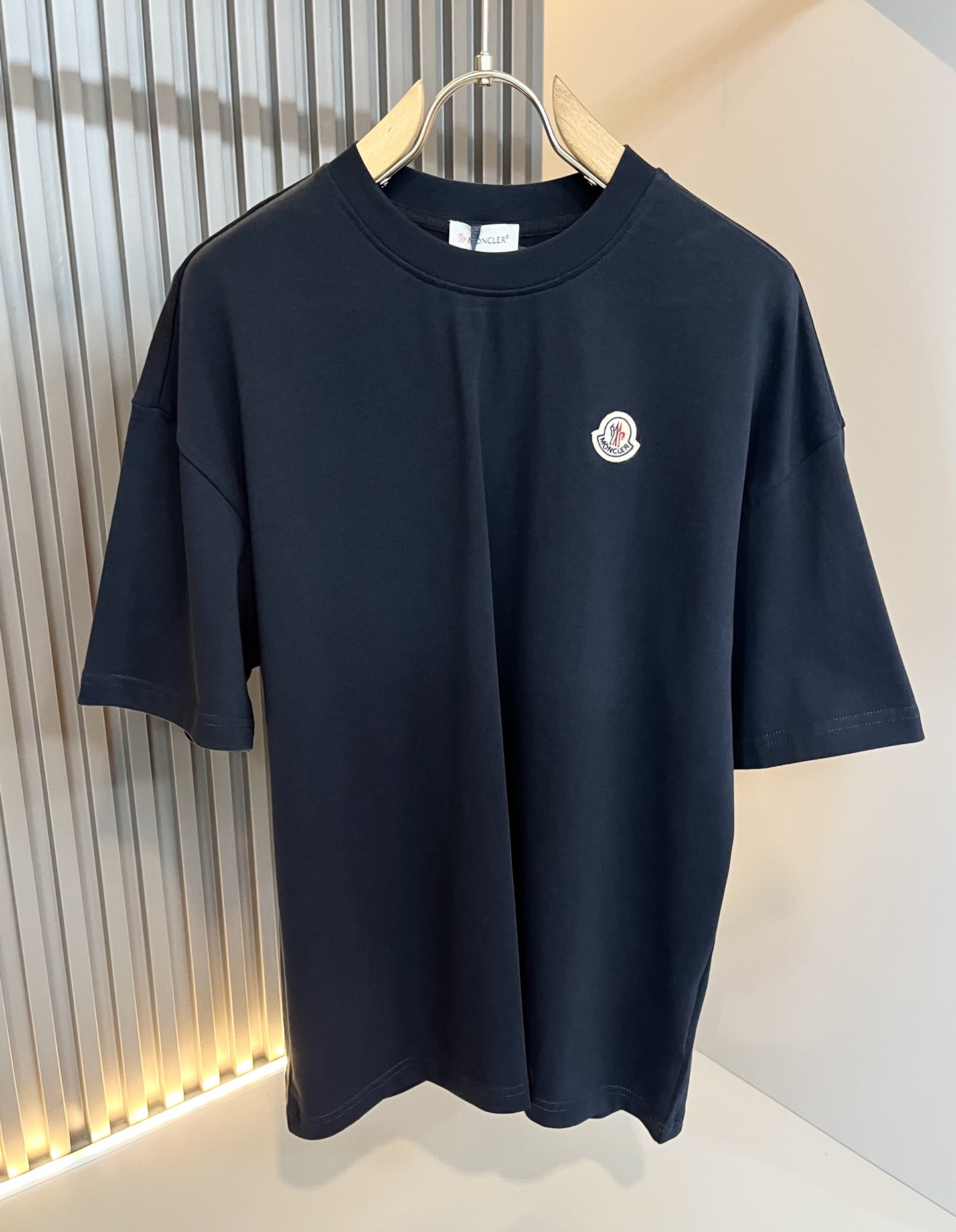 NO:508646,Moncler Mengjia 2025 Spring and Summer Latest Men and Women's Same Trade Order Casual Set, Full Quality!  !  Internet celebrity style!  Embroidery design with logo pattern!  The upper body is comfortable and breathable, not stiff, and the overall three-dimensional feeling is rich. Quality export orders, customized exclusive pure cotton fabric tailoring to meet the simple needs of commuters for dressing. The upper body is very effective, slim and not picky about the figure. The fabric workmanship... Improper, only good craftsmanship can make you feel good and tasteful. A must-have item for everyone!  Size M-2XL, alexander wang19860909Moncler蒙家 2025春夏最新男女同款贸易订单休闲套装,全品相！！网红款！采用logo图案刺绣设计！上身舒适透气,不僵硬,整体有着丰富的立体感,品质出口订单,定制专属纯棉面料剪裁,满足通勤人们对于着装的简约需求,上身效果很好,显瘦,不挑剔身材.面料做工....无可挑剔,好工艺好面料才能穿出好品味一款,人手必备单品！尺码M-2XL,,alexander wang,Men's clothing