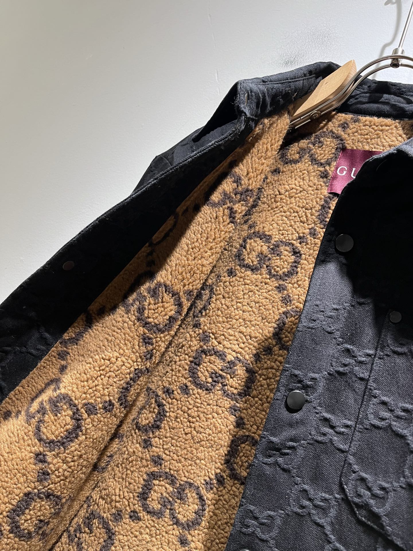  Gucc*古家 2025秋冬最新系列！男女同款👫牛仔夹克外套，贸易公司渠道稀出，同步官网发售 ！   