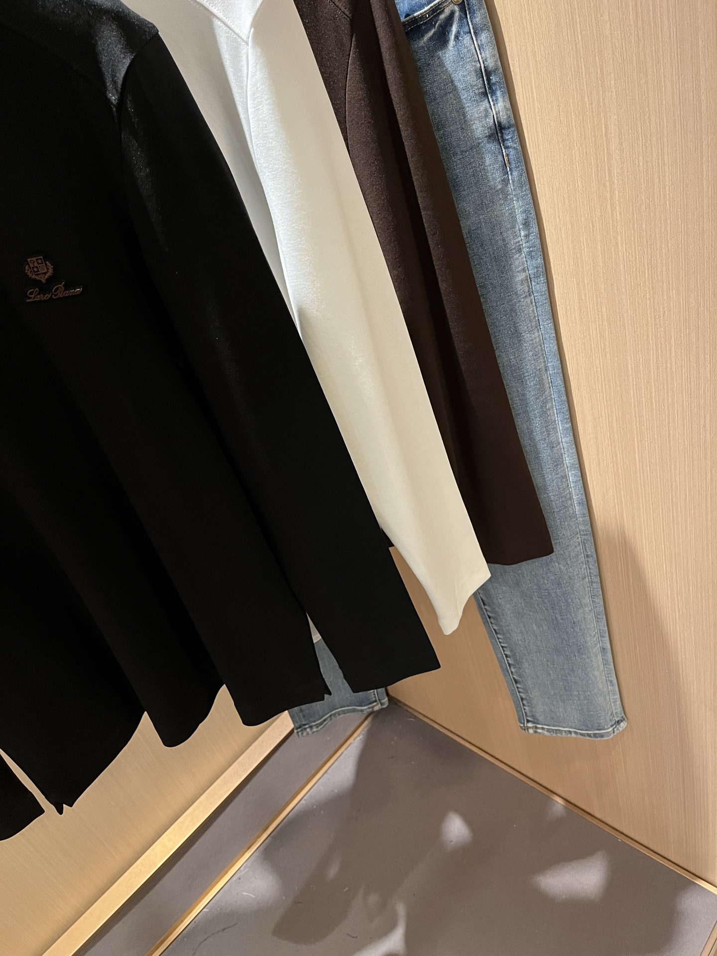  Loro Piana诺悠翩雅 2025秋冬男士最新的贸易订单短袖T恤，全品相！！网红款！采用logo图