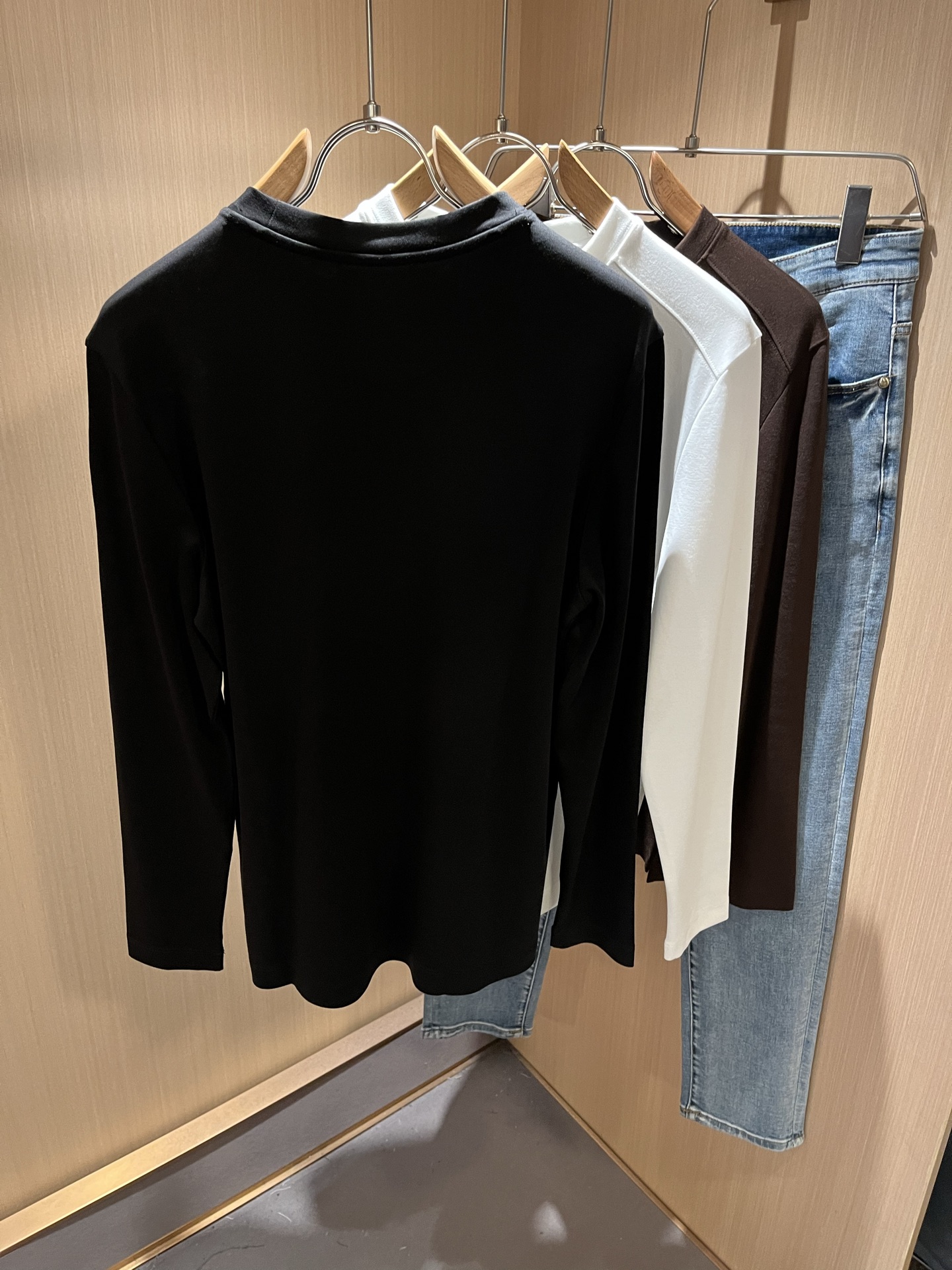  Loro Piana诺悠翩雅 2025秋冬男士最新的贸易订单短袖T恤，全品相！！网红款！采用logo图