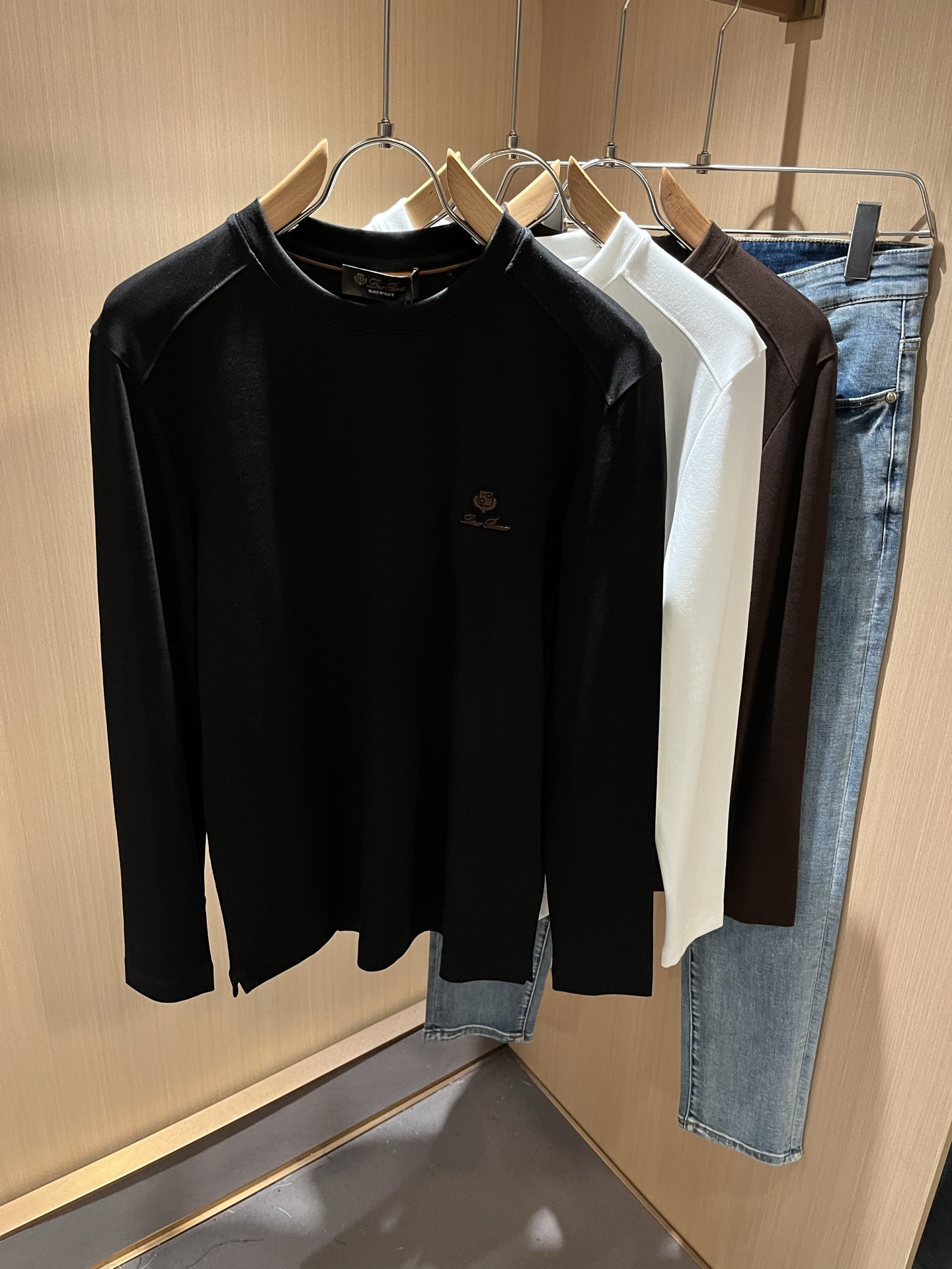  Loro Piana诺悠翩雅 2025秋冬男士最新的贸易订单短袖T恤，全品相！！网红款！采用logo图