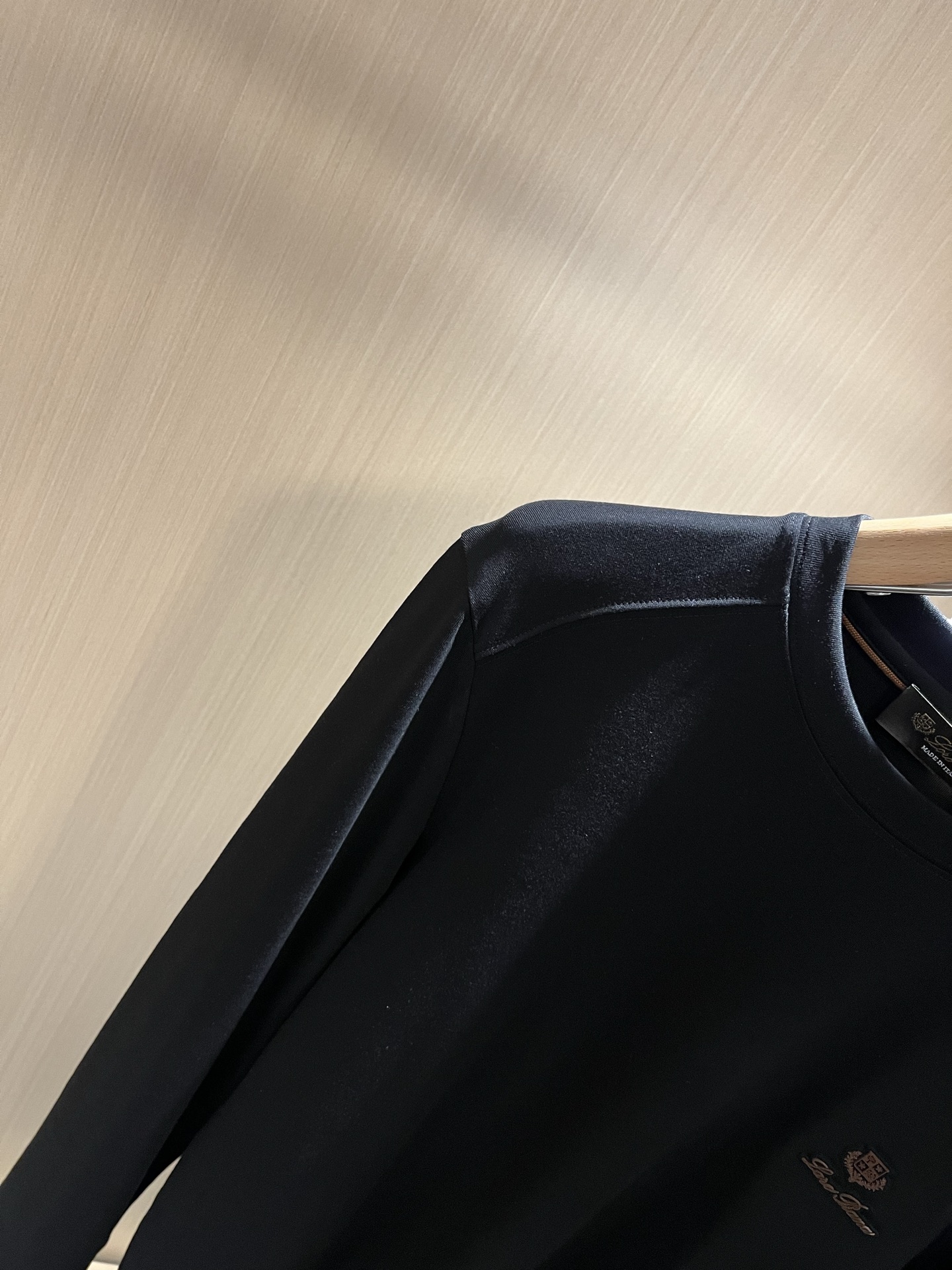  Loro Piana诺悠翩雅 2025秋冬男士最新的贸易订单短袖T恤，全品相！！网红款！采用logo图