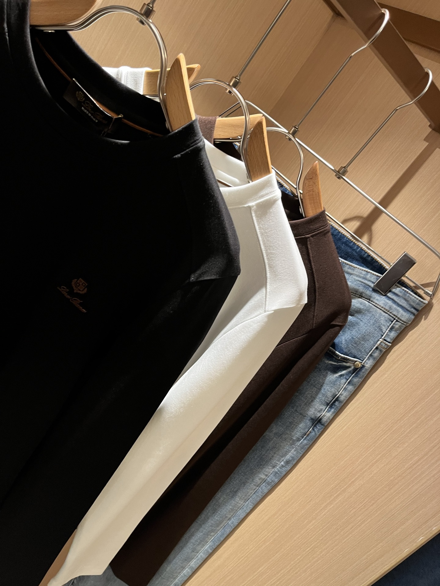  Loro Piana诺悠翩雅 2025秋冬男士最新的贸易订单短袖T恤，全品相！！网红款！采用logo图