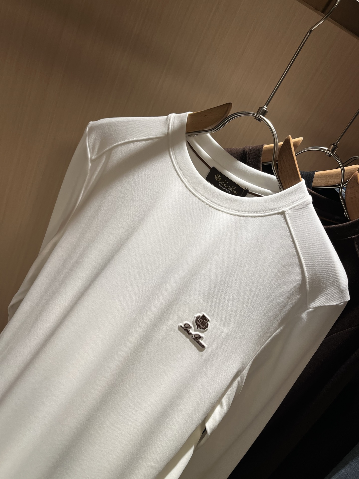  Loro Piana诺悠翩雅 2025秋冬男士最新的贸易订单短袖T恤，全品相！！网红款！采用logo图