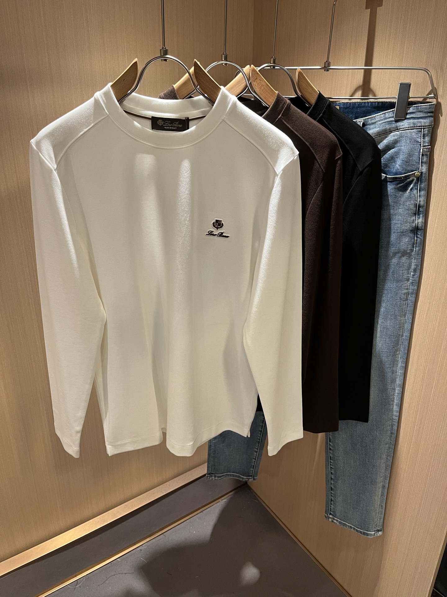  Loro Piana诺悠翩雅 2025秋冬男士最新的贸易订单短袖T恤，全品相！！网红款！采用logo图