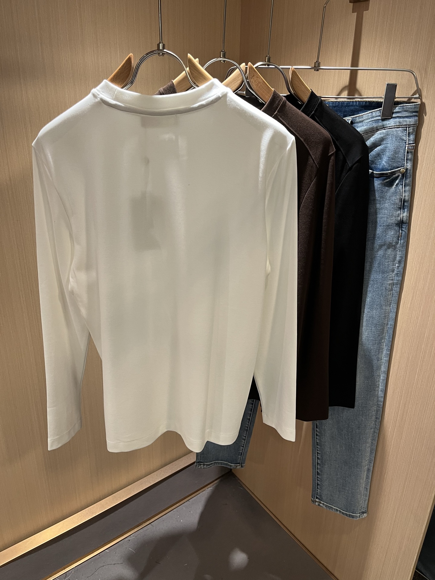  Loro Piana诺悠翩雅 2025秋冬男士最新的贸易订单短袖T恤，全品相！！网红款！采用logo图