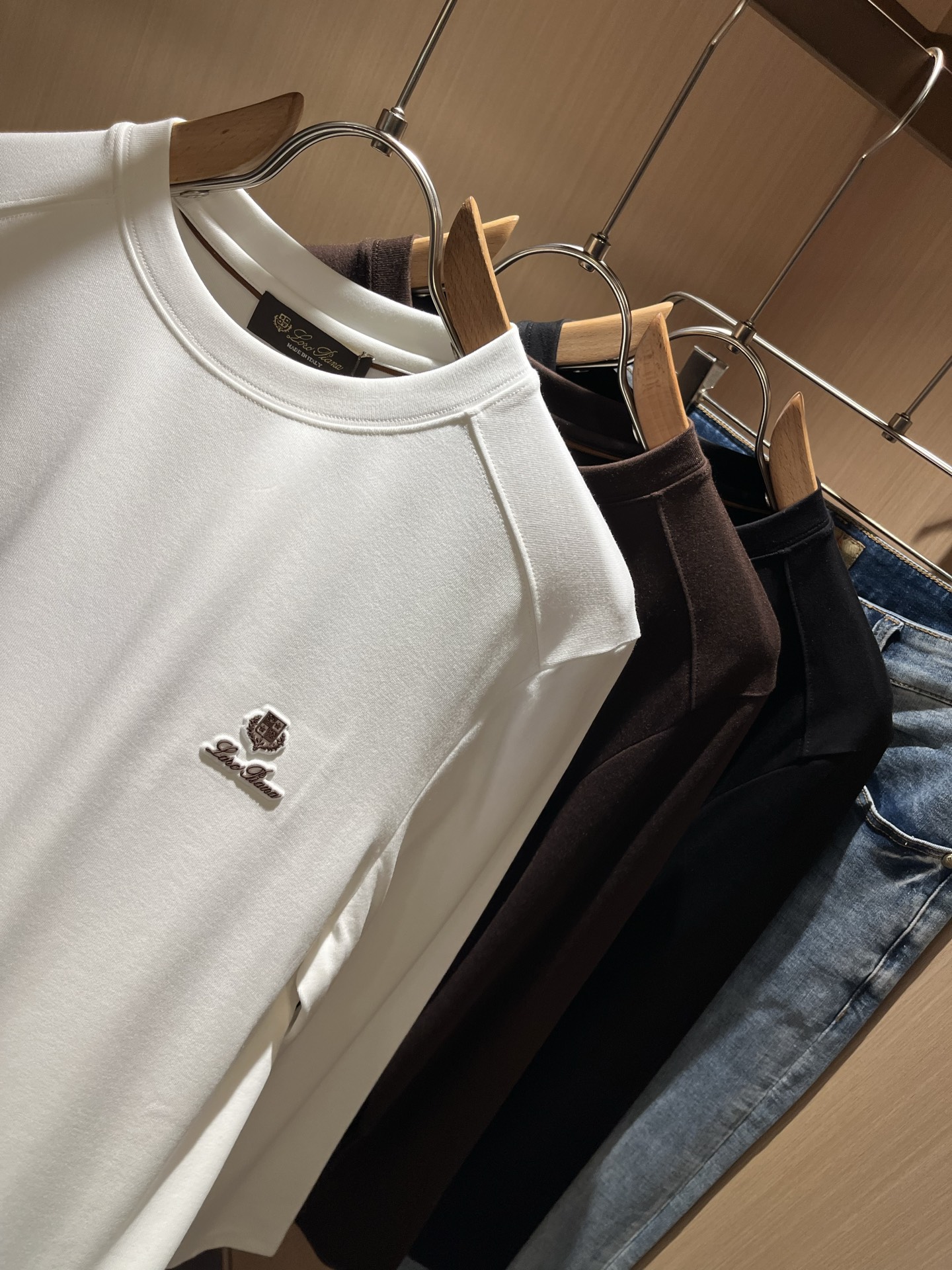  Loro Piana诺悠翩雅 2025秋冬男士最新的贸易订单短袖T恤，全品相！！网红款！采用logo图