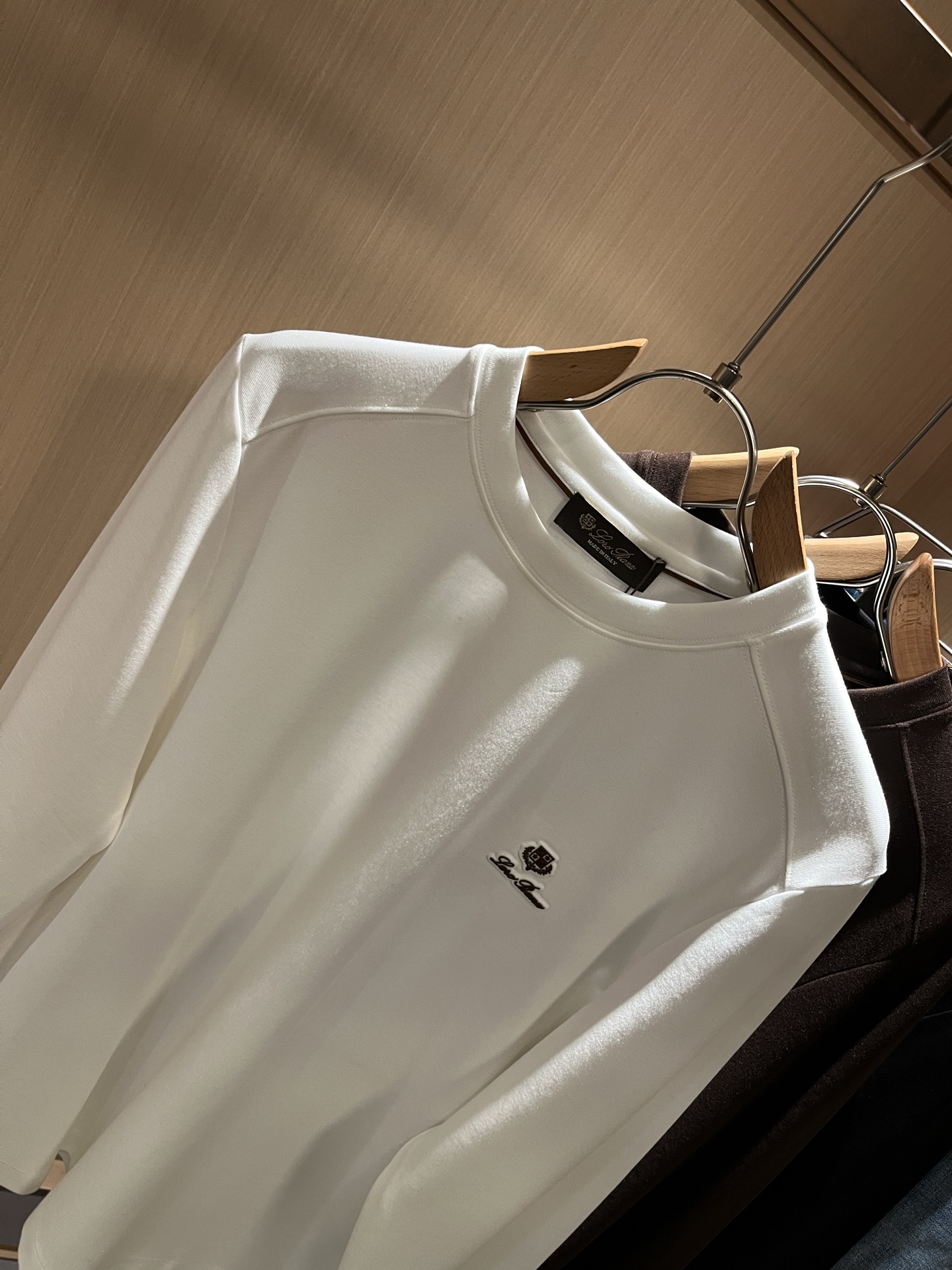  Loro Piana诺悠翩雅 2025秋冬男士最新的贸易订单短袖T恤，全品相！！网红款！采用logo图