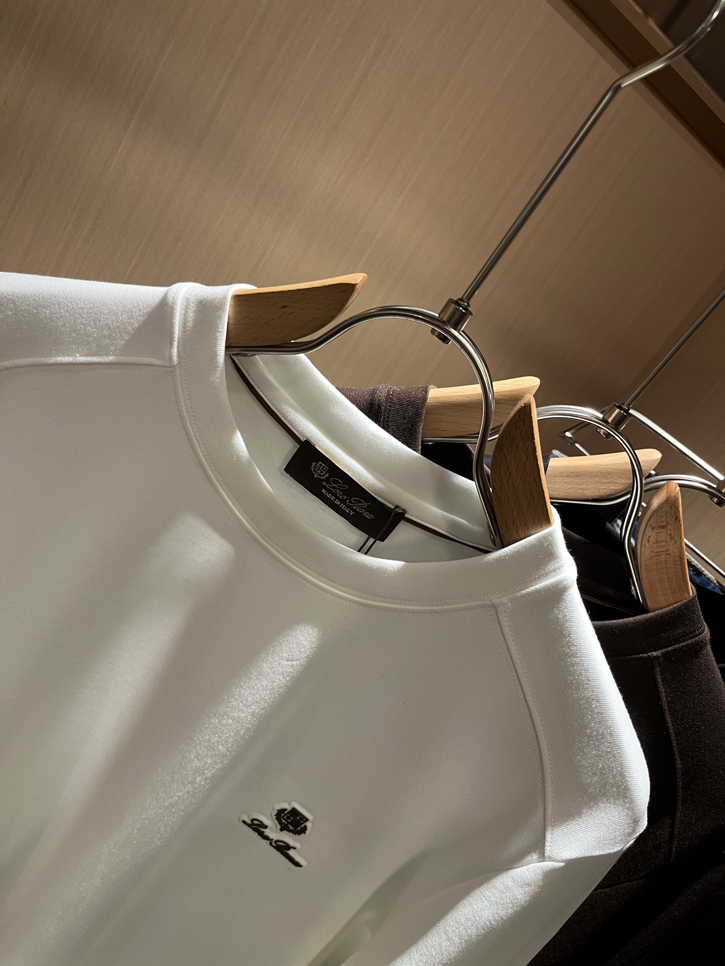  Loro Piana诺悠翩雅 2025秋冬男士最新的贸易订单短袖T恤，全品相！！网红款！采用logo图