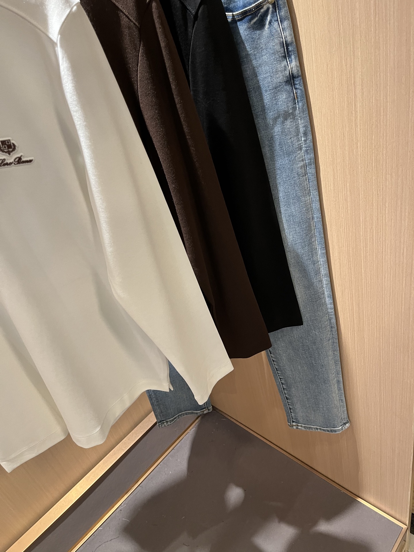  Loro Piana诺悠翩雅 2025秋冬男士最新的贸易订单短袖T恤，全品相！！网红款！采用logo图