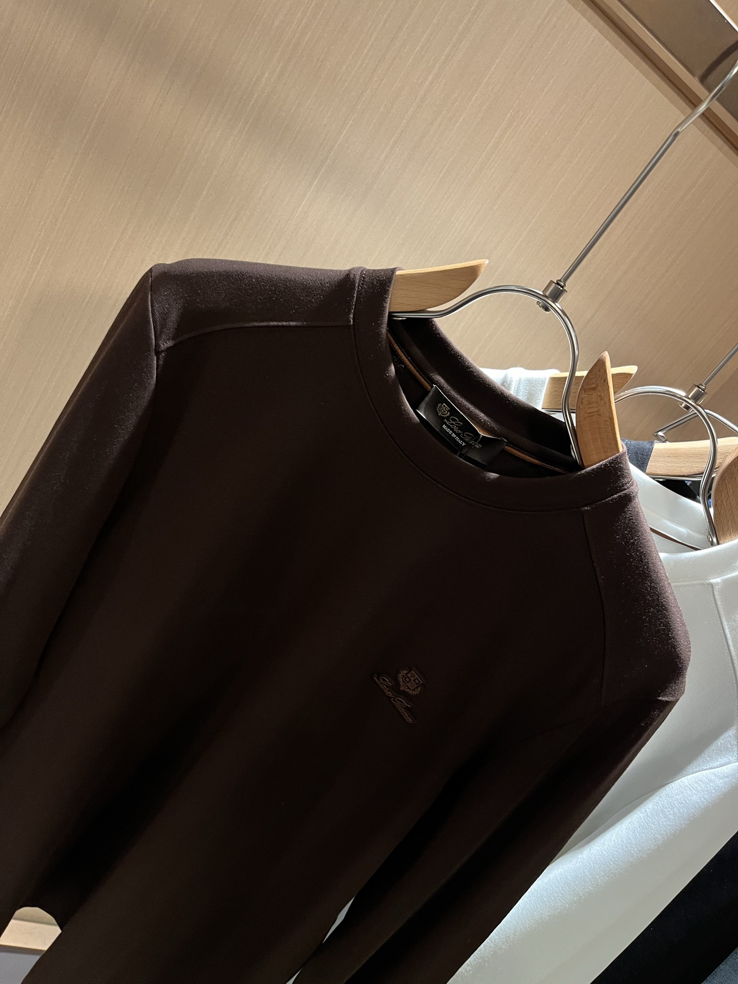  Loro Piana诺悠翩雅 2025秋冬男士最新的贸易订单短袖T恤，全品相！！网红款！采用logo图