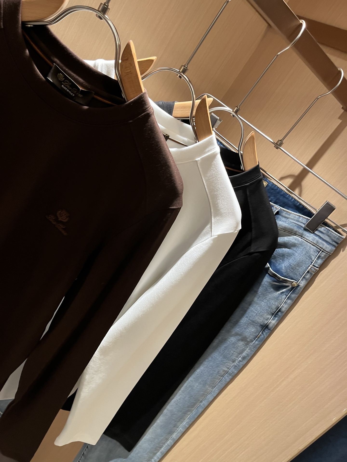  Loro Piana诺悠翩雅 2025秋冬男士最新的贸易订单短袖T恤，全品相！！网红款！采用logo图