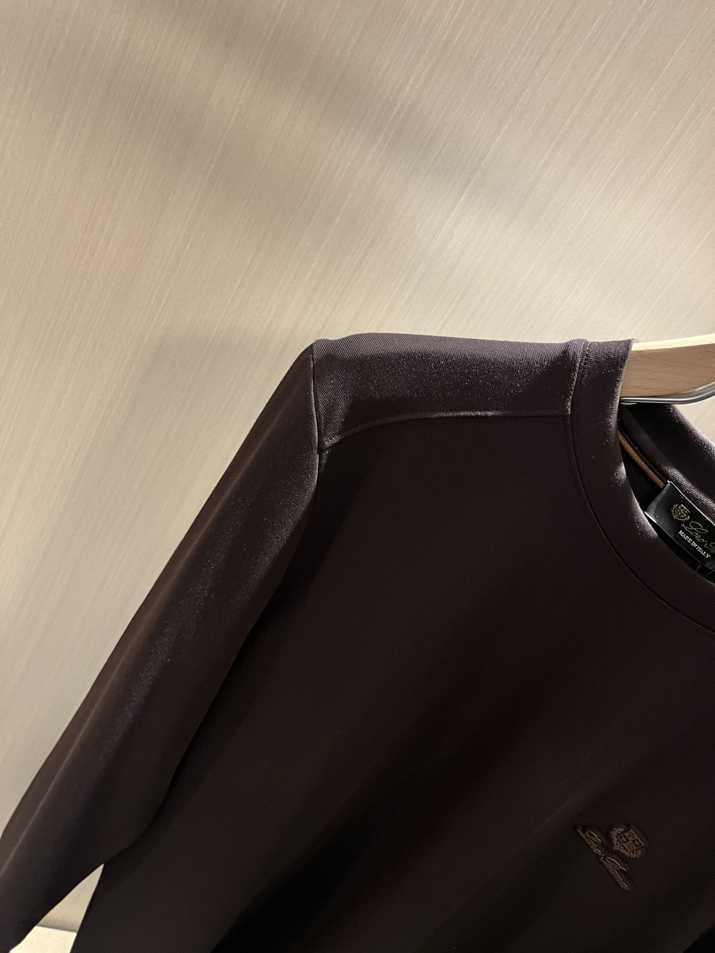  Loro Piana诺悠翩雅 2025秋冬男士最新的贸易订单短袖T恤，全品相！！网红款！采用logo图