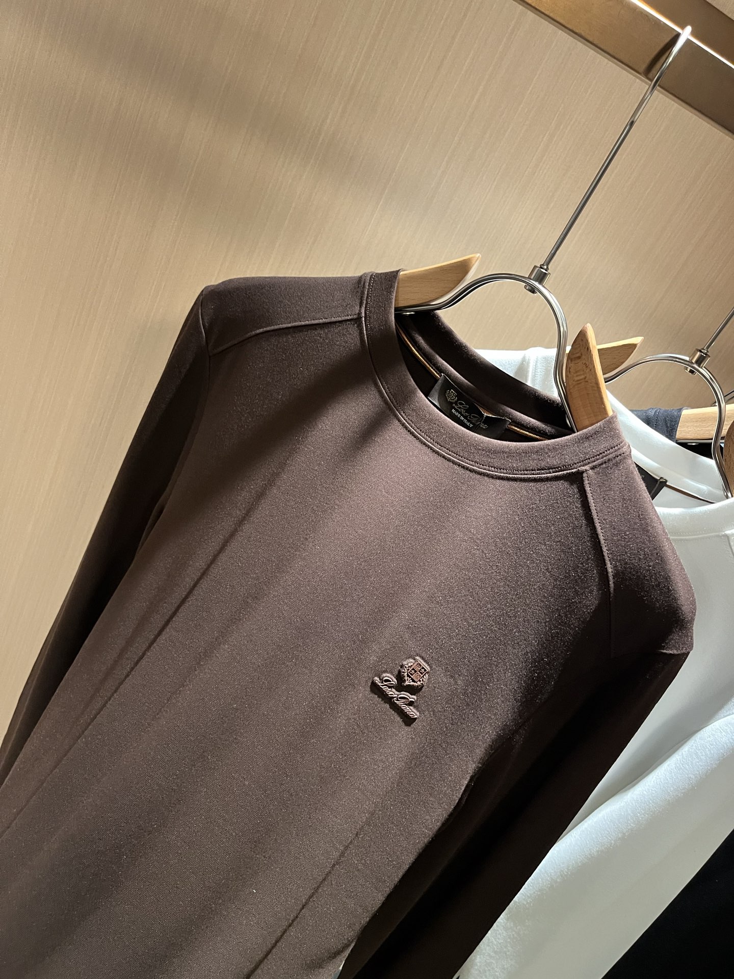  Loro Piana诺悠翩雅 2025秋冬男士最新的贸易订单短袖T恤，全品相！！网红款！采用logo图