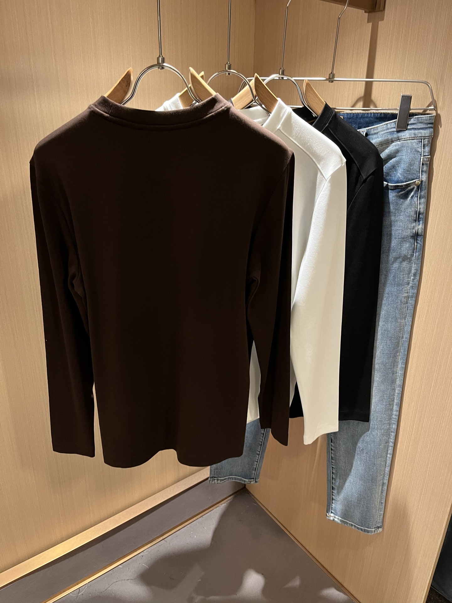  Loro Piana诺悠翩雅 2025秋冬男士最新的贸易订单短袖T恤，全品相！！网红款！采用logo图