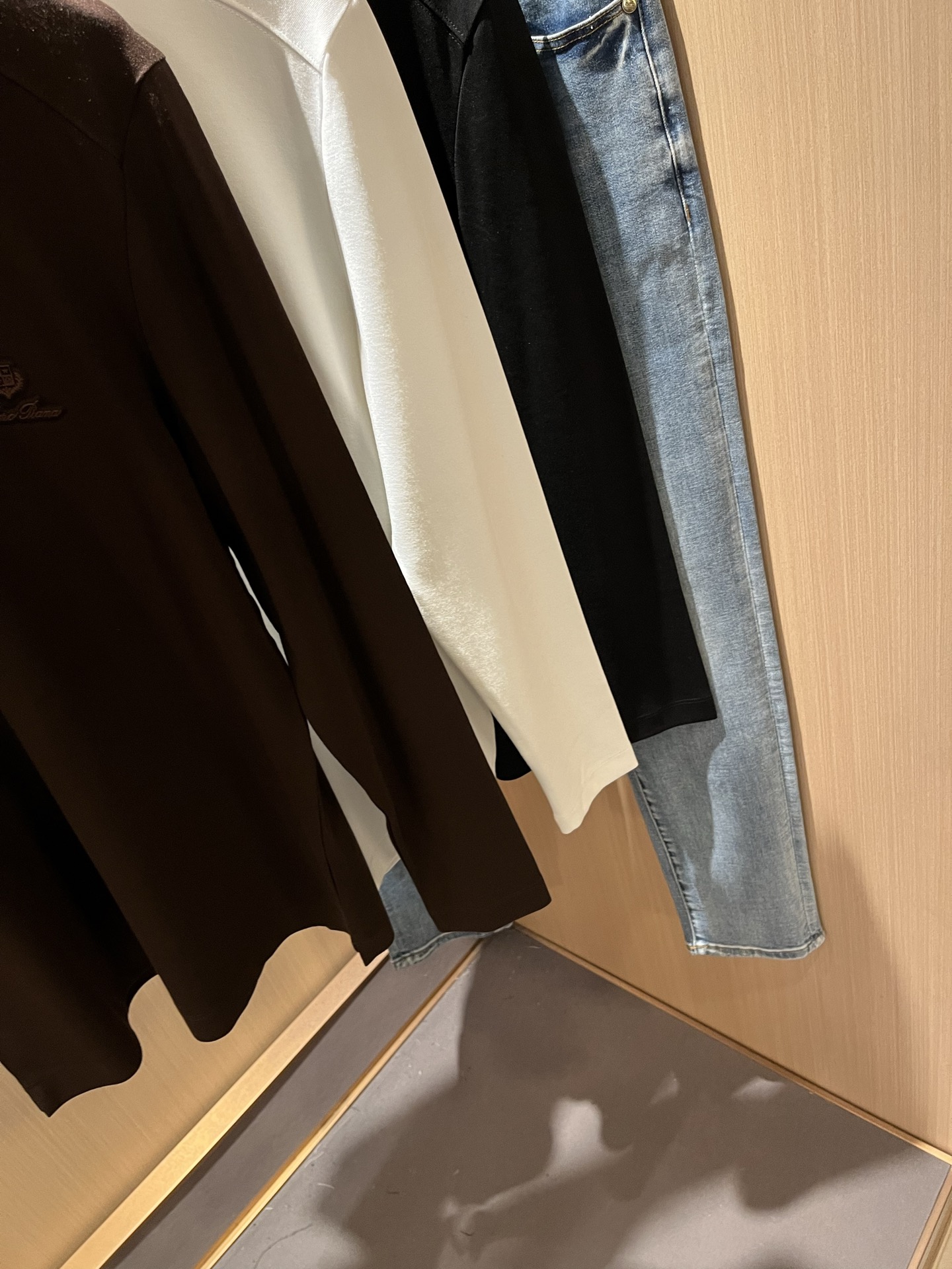  Loro Piana诺悠翩雅 2025秋冬男士最新的贸易订单短袖T恤，全品相！！网红款！采用logo图