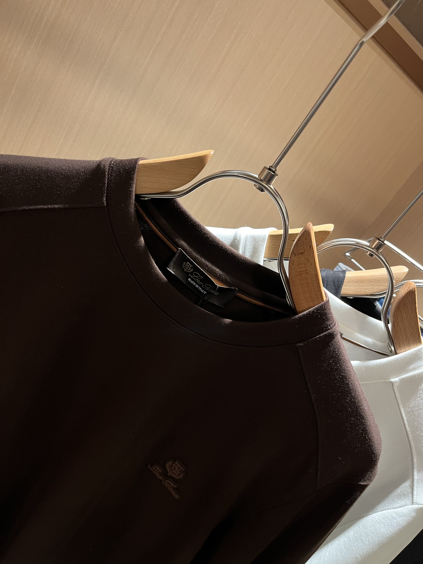  Loro Piana诺悠翩雅 2025秋冬男士最新的贸易订单短袖T恤，全品相！！网红款！采用logo图