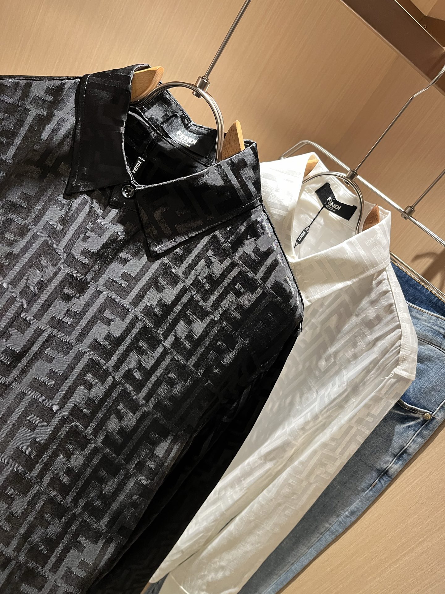  FEN*DI芬迪 2025秋季新款男士长袖衬衣，潮流轻奢新品登场 原单复刻产物 高端品质 市场最高版本