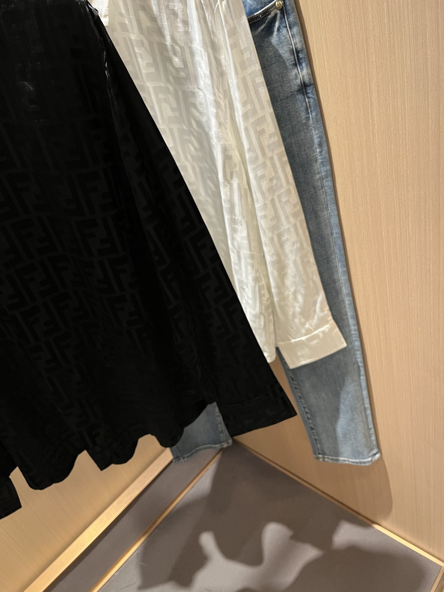  FEN*DI芬迪 2025秋季新款男士长袖衬衣，潮流轻奢新品登场 原单复刻产物 高端品质 市场最高版本