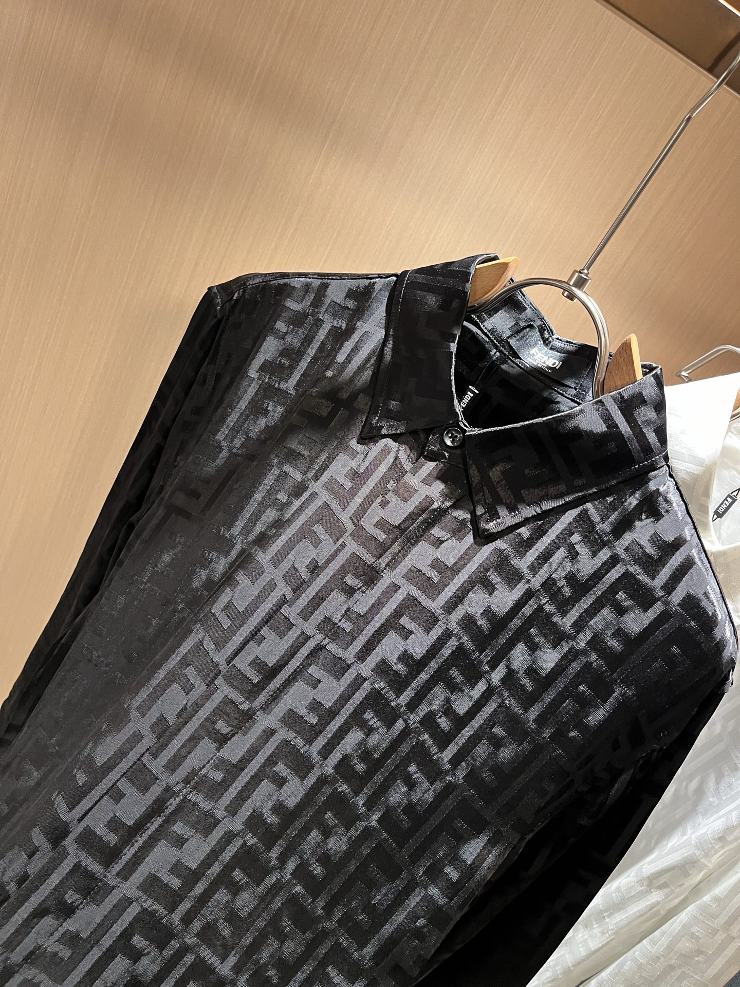  FEN*DI芬迪 2025秋季新款男士长袖衬衣，潮流轻奢新品登场 原单复刻产物 高端品质 市场最高版本