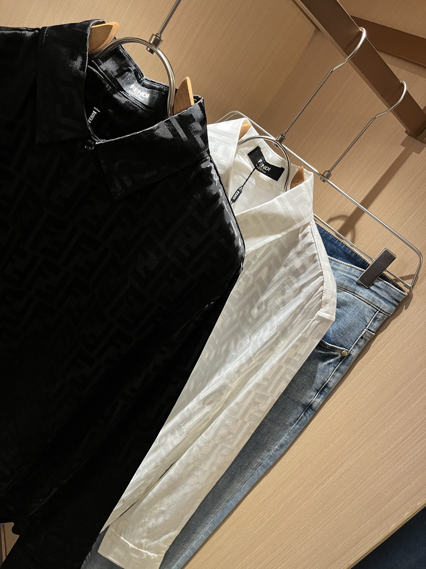  FEN*DI芬迪 2025秋季新款男士长袖衬衣，潮流轻奢新品登场 原单复刻产物 高端品质 市场最高版本