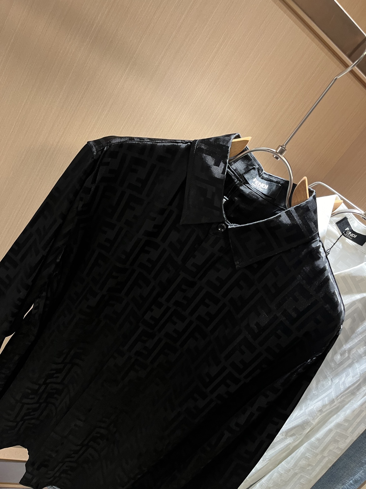  FEN*DI芬迪 2025秋季新款男士长袖衬衣，潮流轻奢新品登场 原单复刻产物 高端品质 市场最高版本