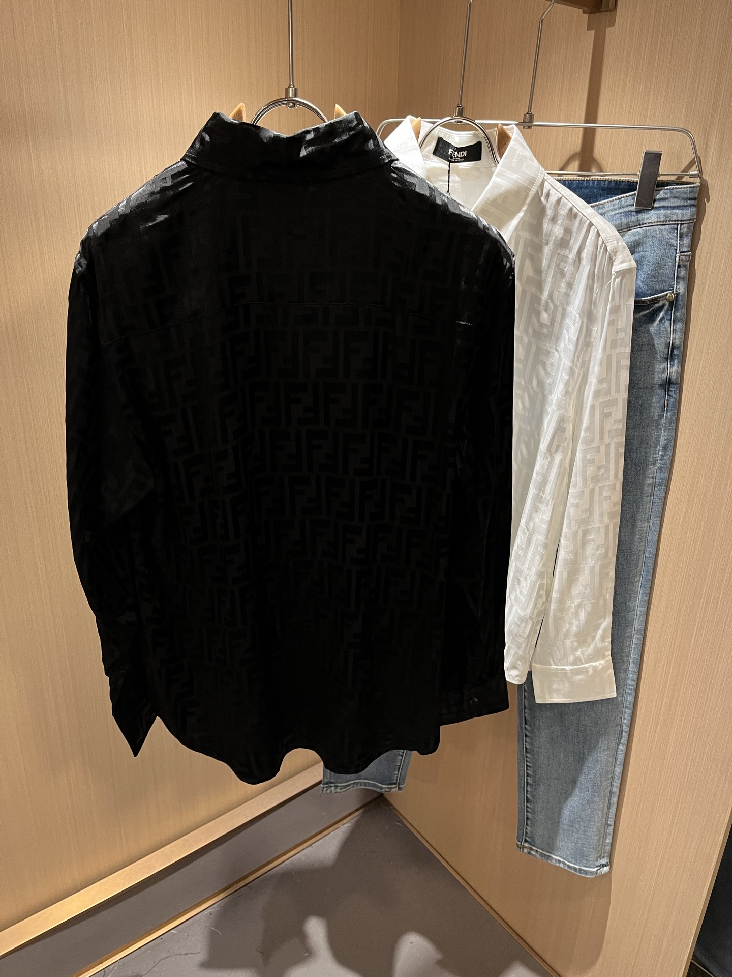  FEN*DI芬迪 2025秋季新款男士长袖衬衣，潮流轻奢新品登场 原单复刻产物 高端品质 市场最高版本